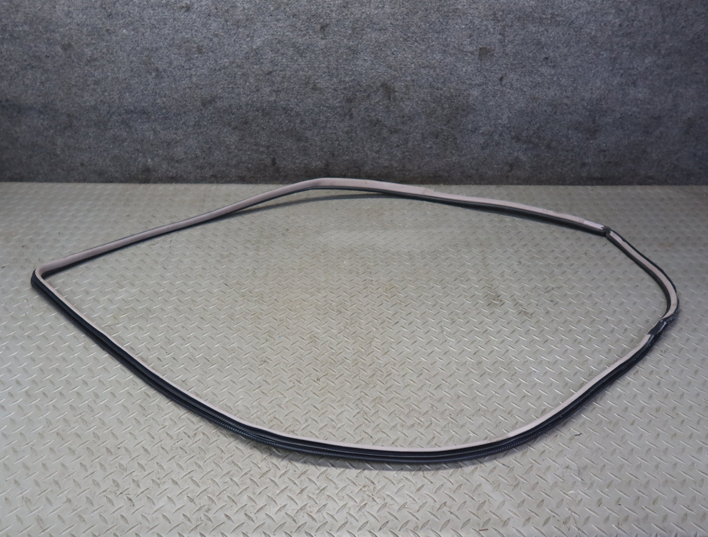 99-01 Toyota Crown JZS175 Front Right Door Weatherstrip Rubber Seal Gasket OEM