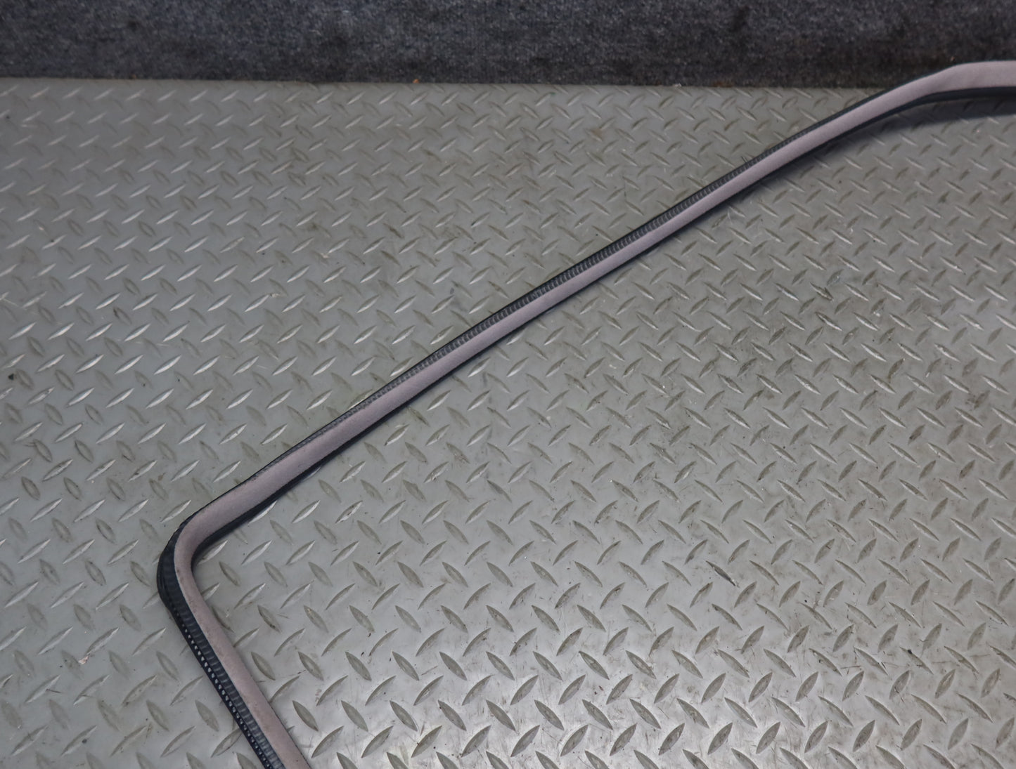 99-01 Toyota Crown JZS175 Front Right Door Weatherstrip Rubber Seal Gasket OEM