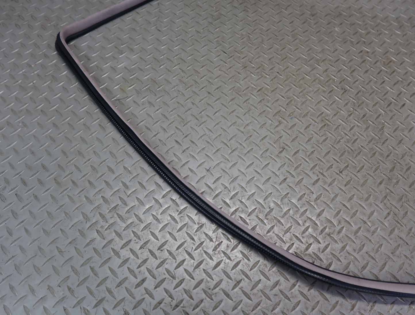 99-01 Toyota Crown JZS175 Front Right Door Weatherstrip Rubber Seal Gasket OEM