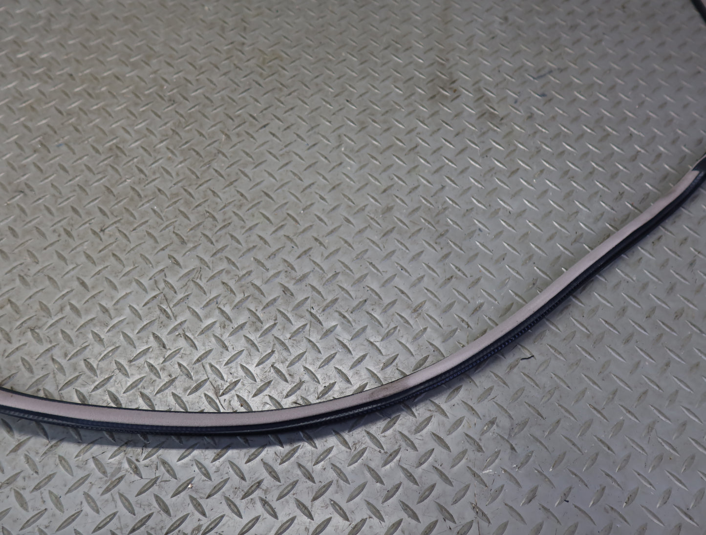 99-01 Toyota Crown JZS175 Front Right Door Weatherstrip Rubber Seal Gasket OEM