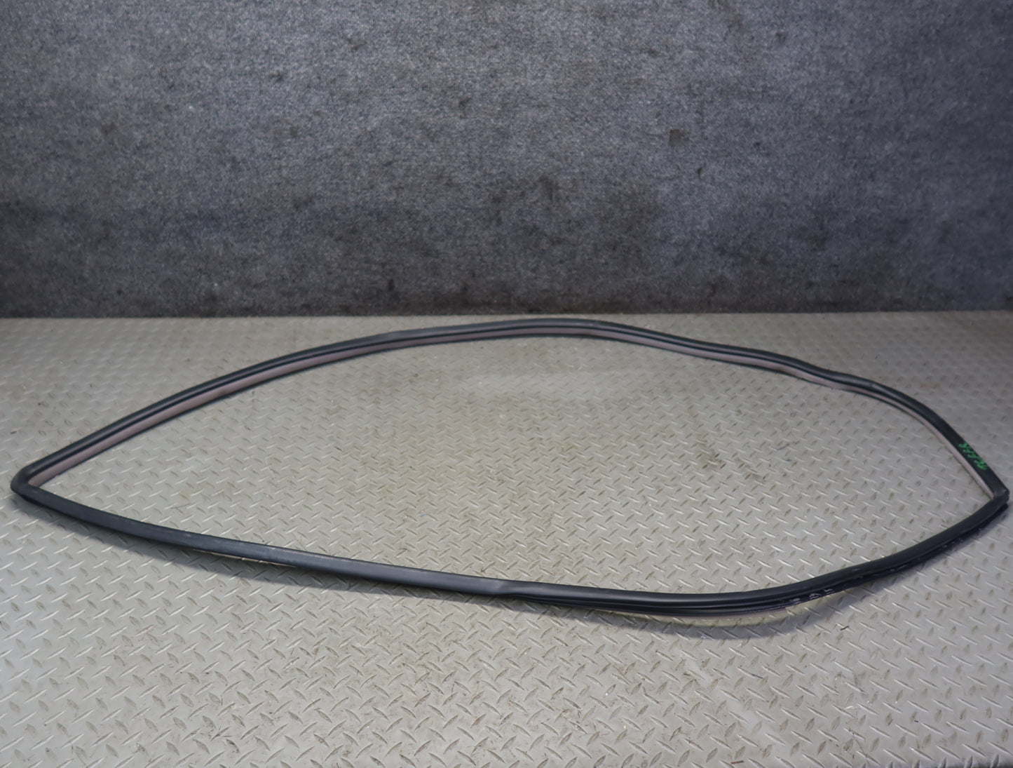 99-01 Toyota Crown JZS175 Front Right Door Weatherstrip Rubber Seal Gasket OEM