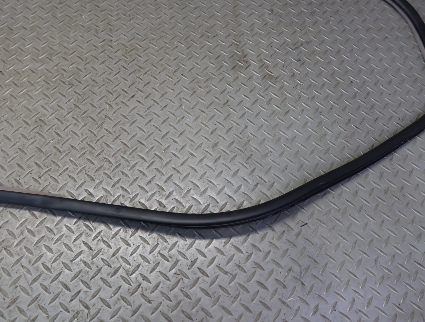 99-01 Toyota Crown JZS175 Front Right Door Weatherstrip Rubber Seal Gasket OEM