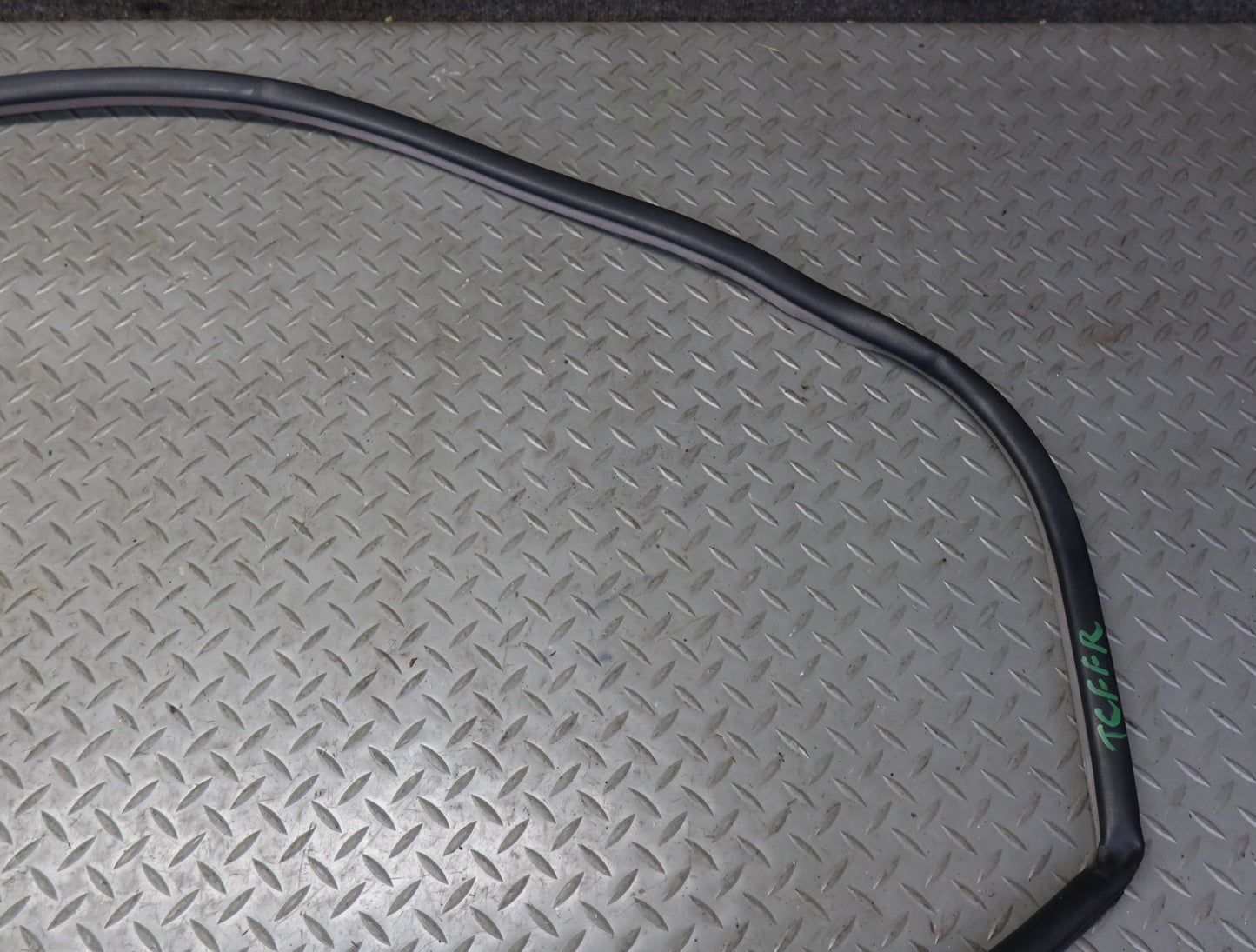 99-01 Toyota Crown JZS175 Front Right Door Weatherstrip Rubber Seal Gasket OEM