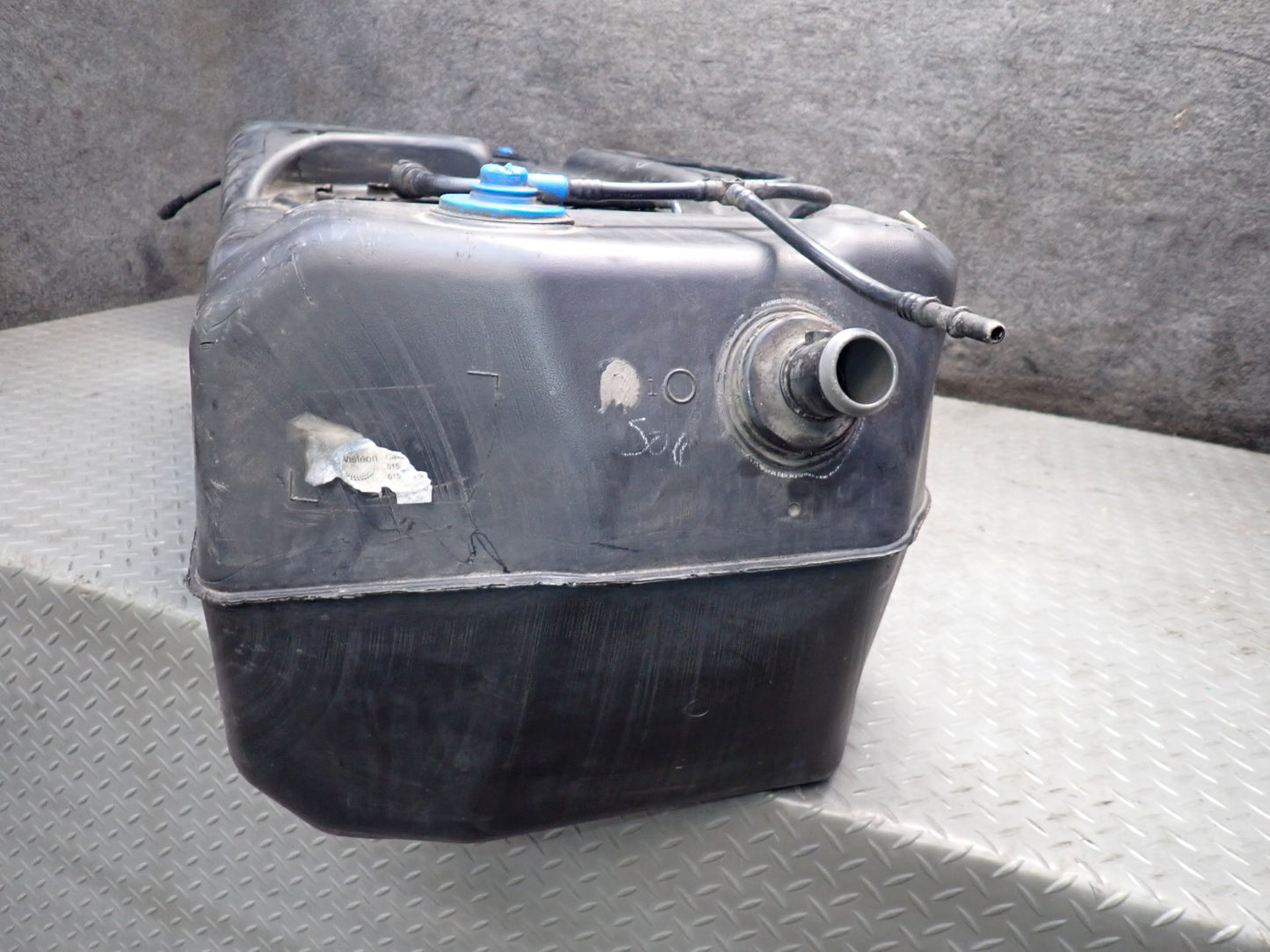 2004-2007 Hummer H2 Gas Fuel Tank Unit w Lines 15125366