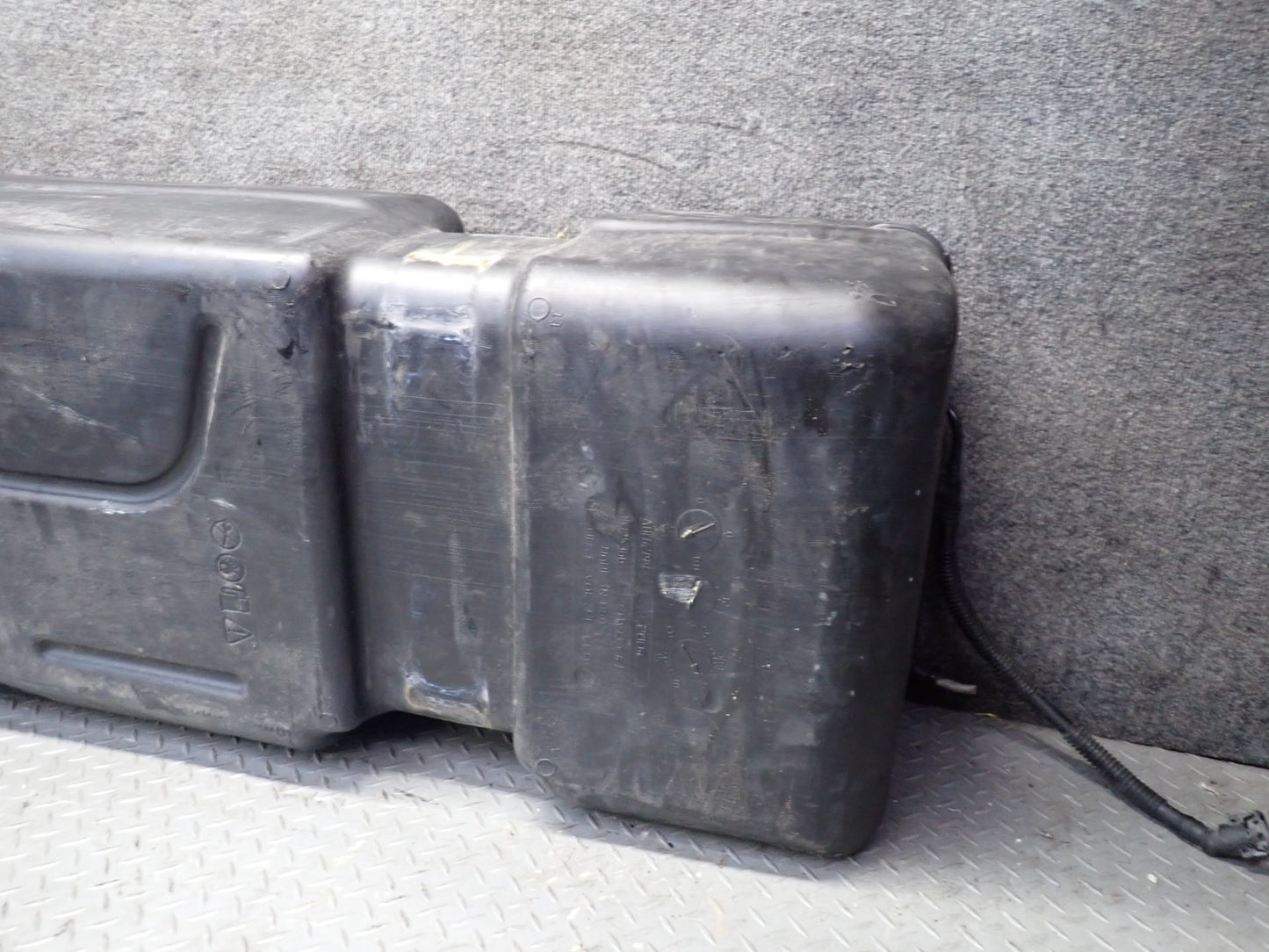 2004-2007 Hummer H2 Gas Fuel Tank Unit w Lines 15125366