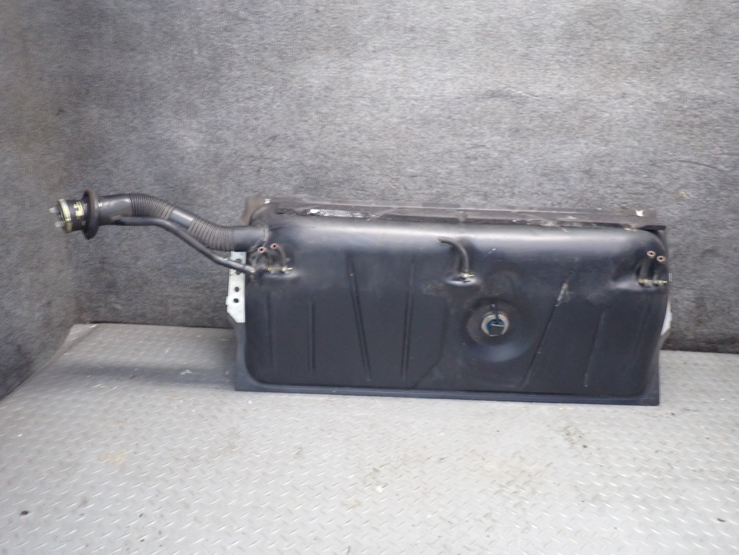 86-89 Mercedes R107 560SL Gas Fuel Tank Assembly w Filler Neck & Cap OEM