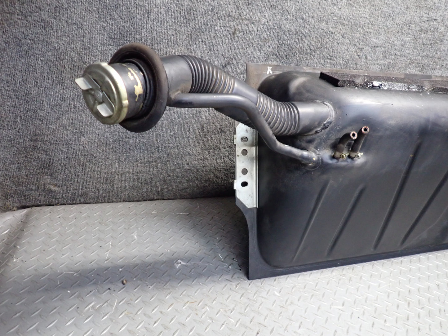 86-89 Mercedes R107 560SL Gas Fuel Tank Assembly w Filler Neck & Cap OEM