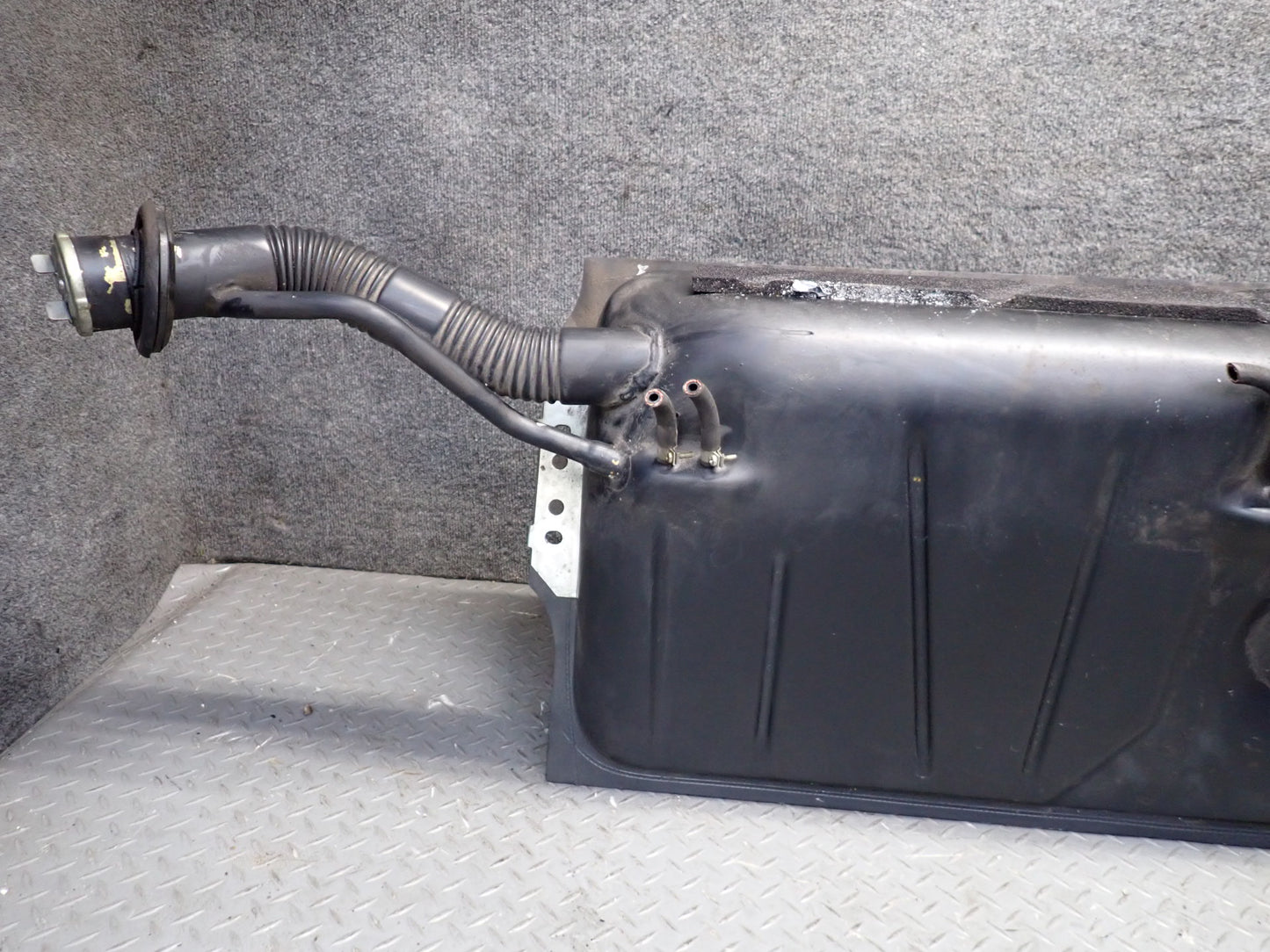 86-89 Mercedes R107 560SL Gas Fuel Tank Assembly w Filler Neck & Cap OEM