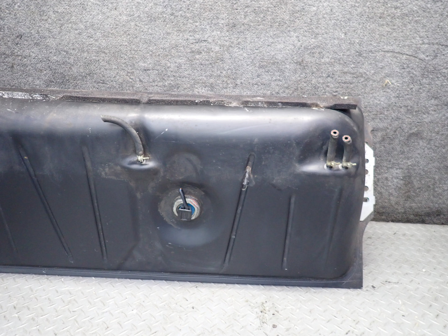 86-89 Mercedes R107 560SL Gas Fuel Tank Assembly w Filler Neck & Cap OEM