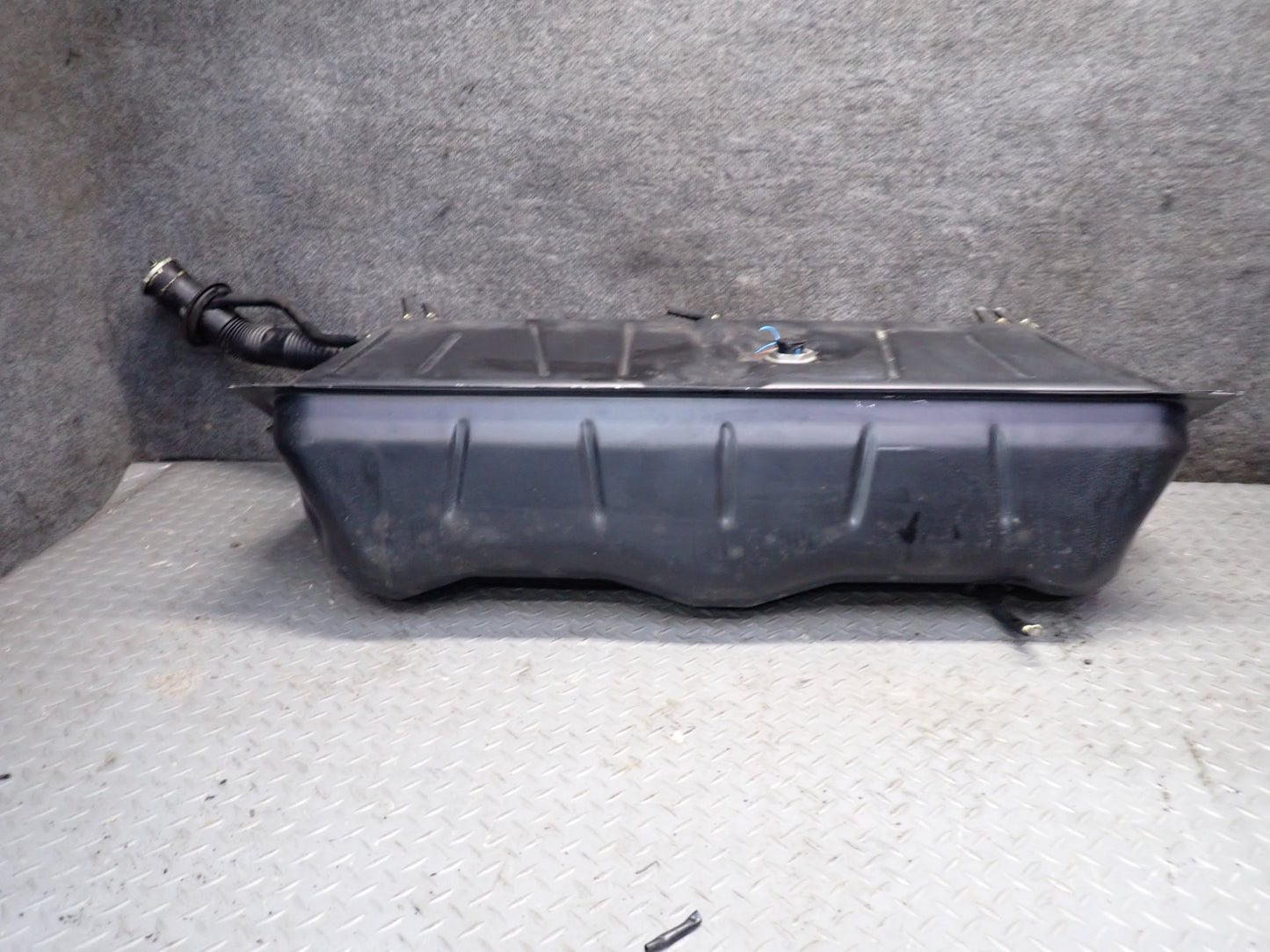 86-89 Mercedes R107 560SL Gas Fuel Tank Assembly w Filler Neck & Cap OEM