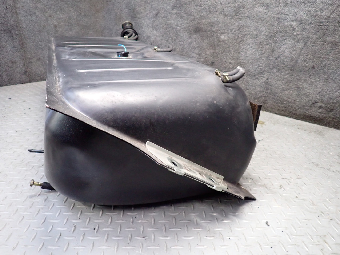 86-89 Mercedes R107 560SL Gas Fuel Tank Assembly w Filler Neck & Cap OEM