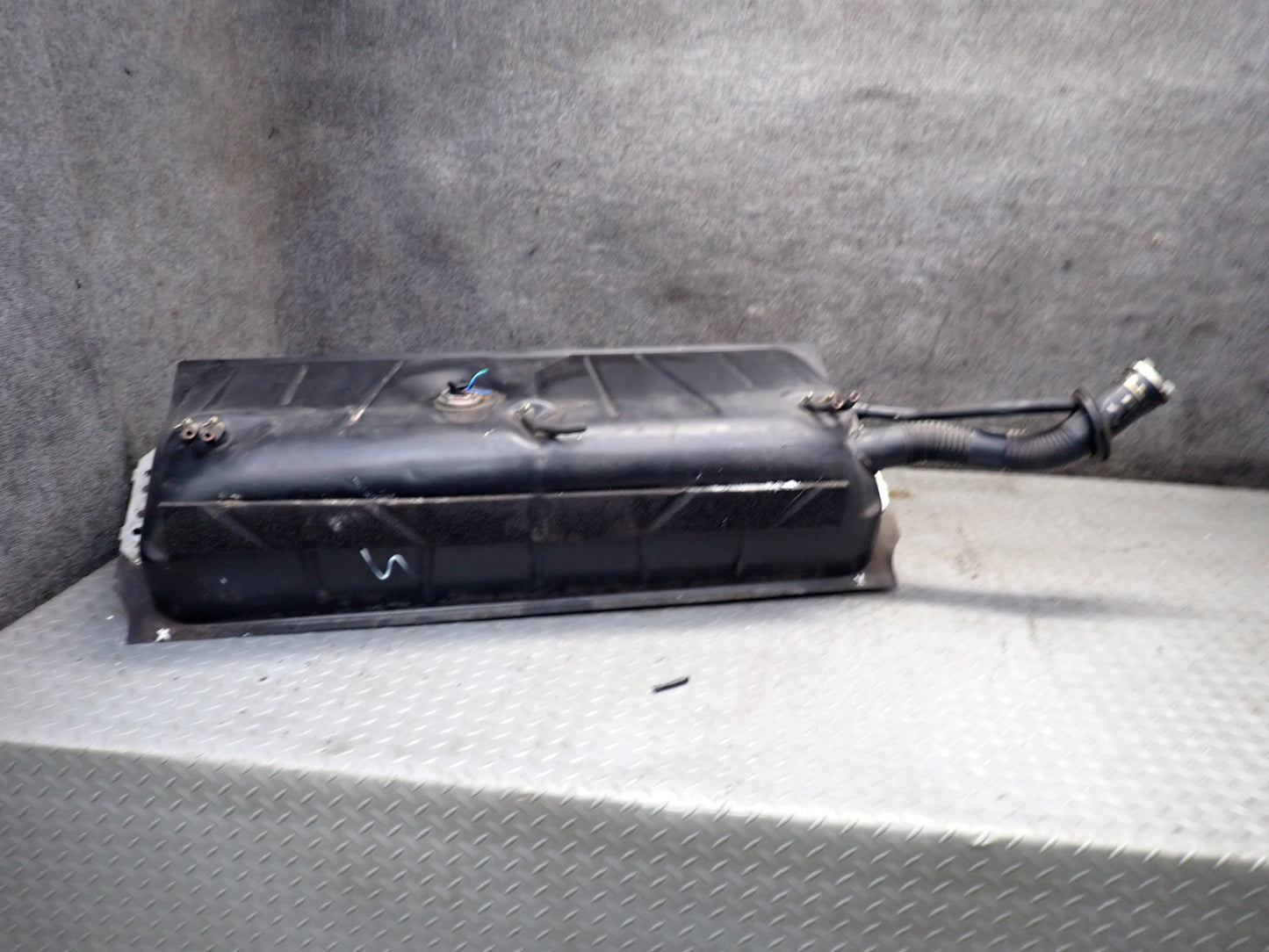 86-89 Mercedes R107 560SL Gas Fuel Tank Assembly w Filler Neck & Cap OEM
