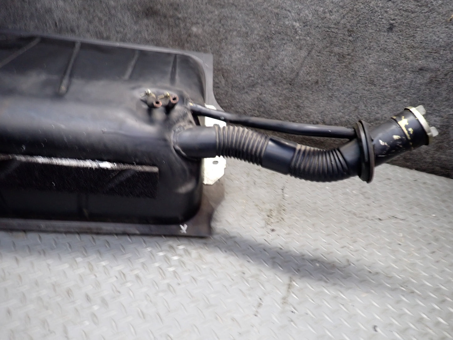 86-89 Mercedes R107 560SL Gas Fuel Tank Assembly w Filler Neck & Cap OEM