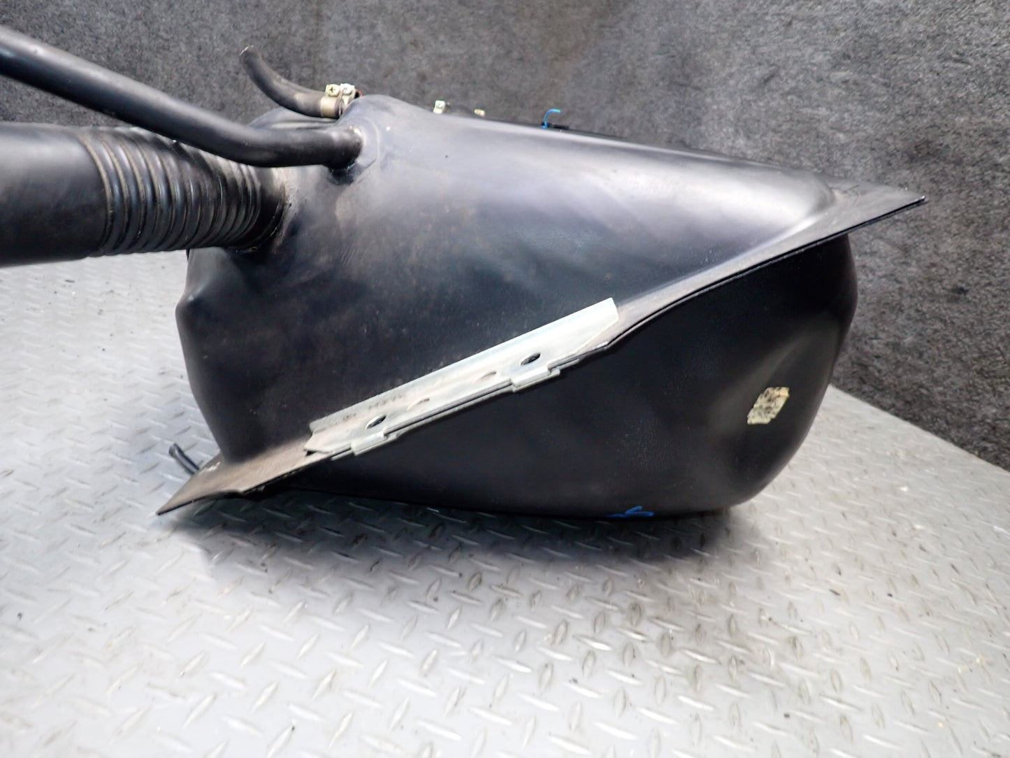 86-89 Mercedes R107 560SL Gas Fuel Tank Assembly w Filler Neck & Cap OEM