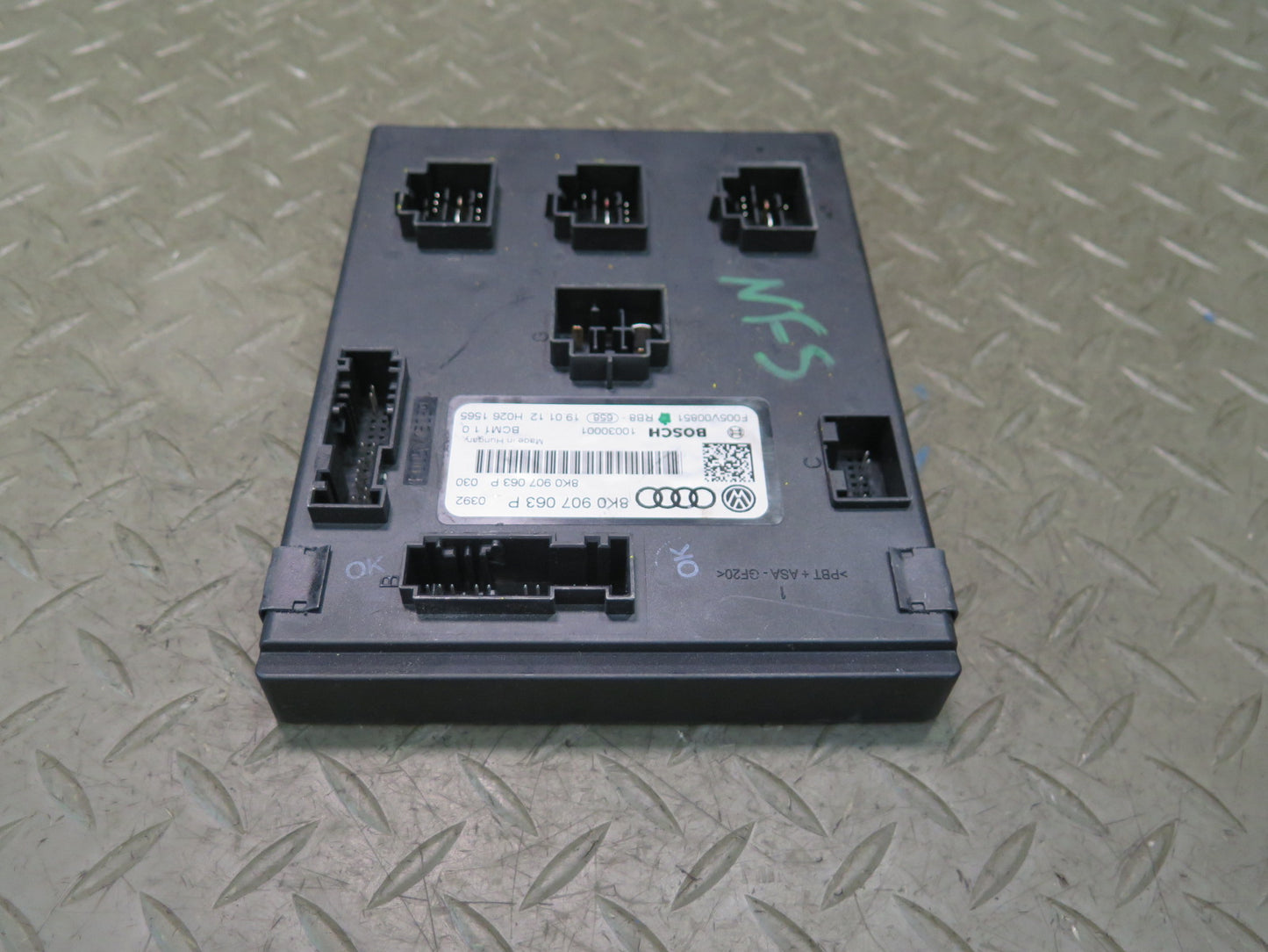 10-12 Audi B8 A5 S5 Body Control Module BCM 8K0907063P OEM