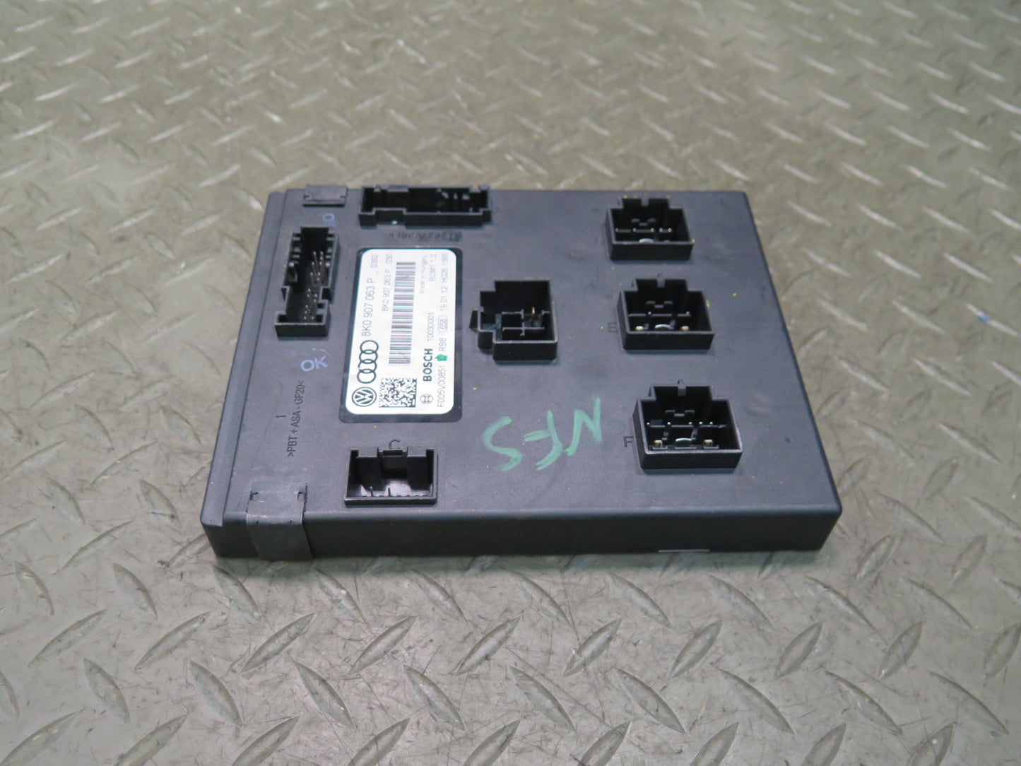 10-12 Audi B8 A5 S5 Body Control Module BCM 8K0907063P OEM