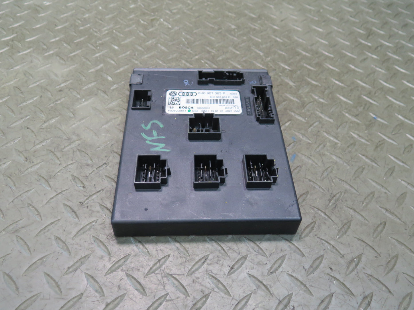 10-12 Audi B8 A5 S5 Body Control Module BCM 8K0907063P OEM