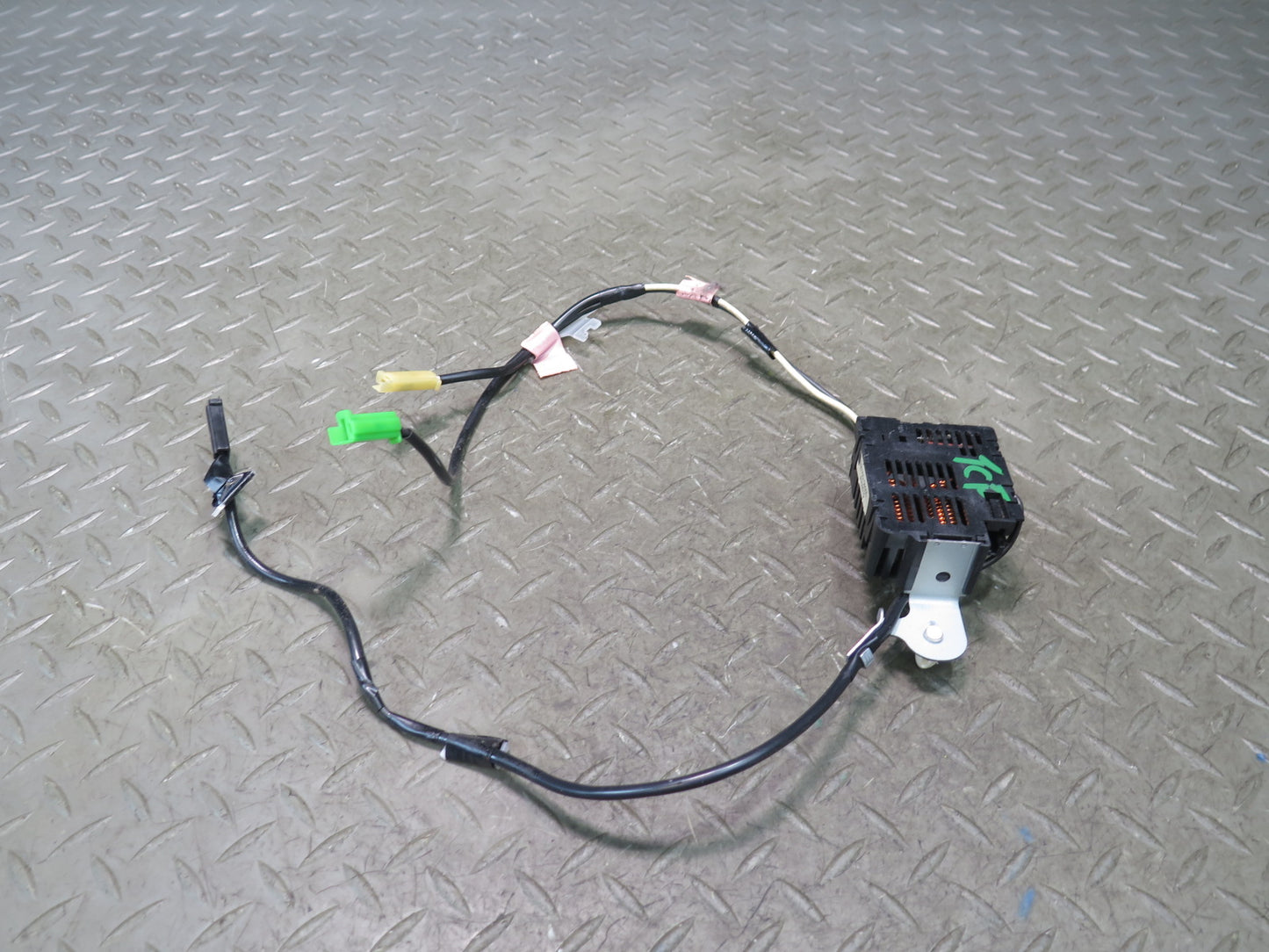 99-01 Toyota Crown JZS175 Antenna Noise Filter Module OEM