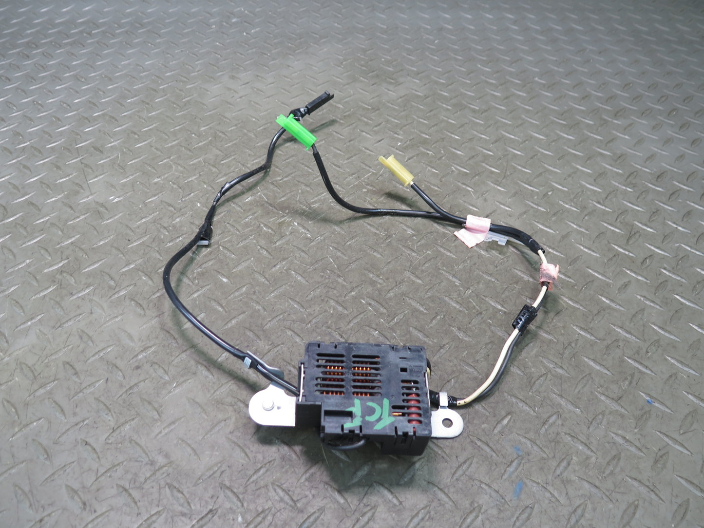 99-01 Toyota Crown JZS175 Antenna Noise Filter Module OEM