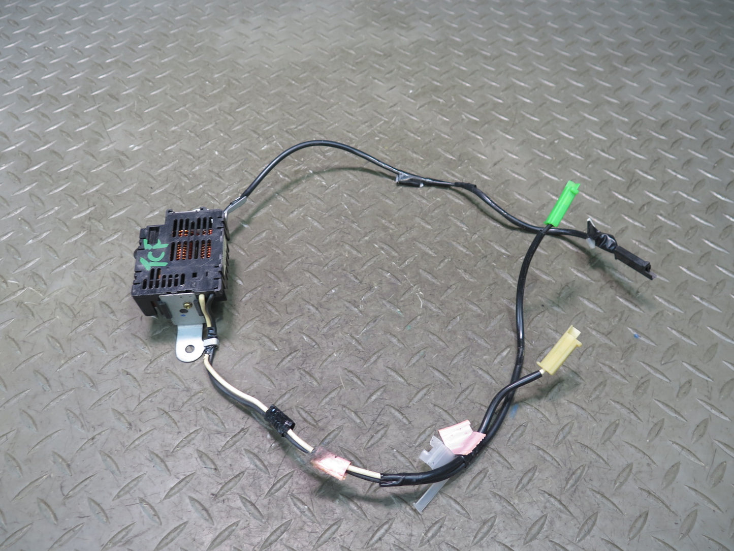 99-01 Toyota Crown JZS175 Antenna Noise Filter Module OEM