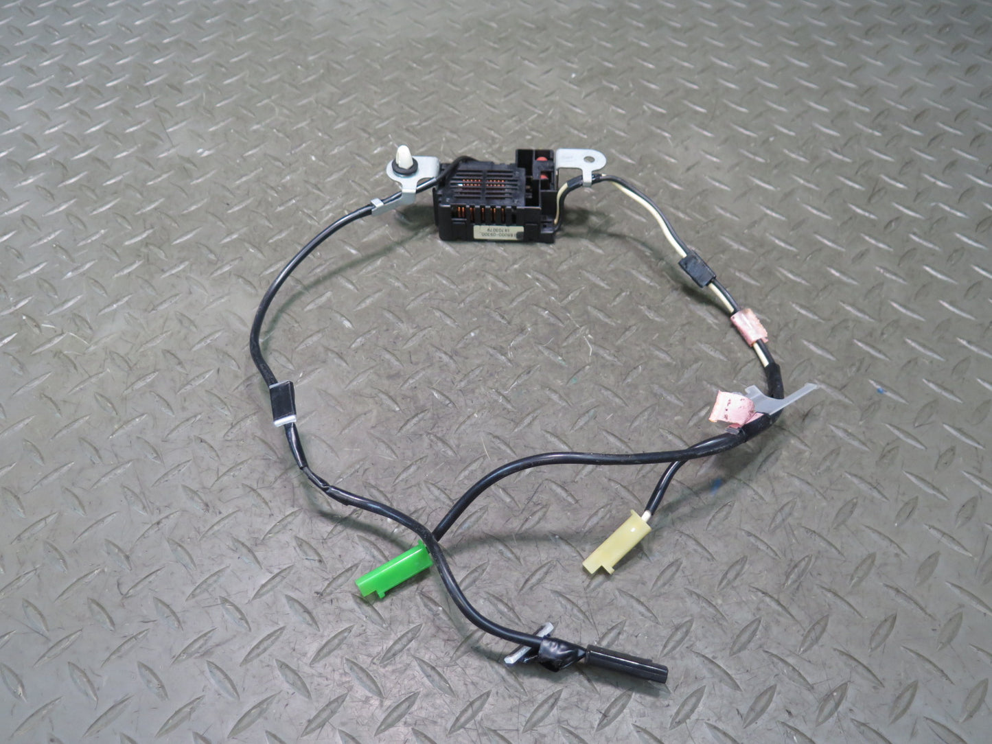 99-01 Toyota Crown JZS175 Antenna Noise Filter Module OEM