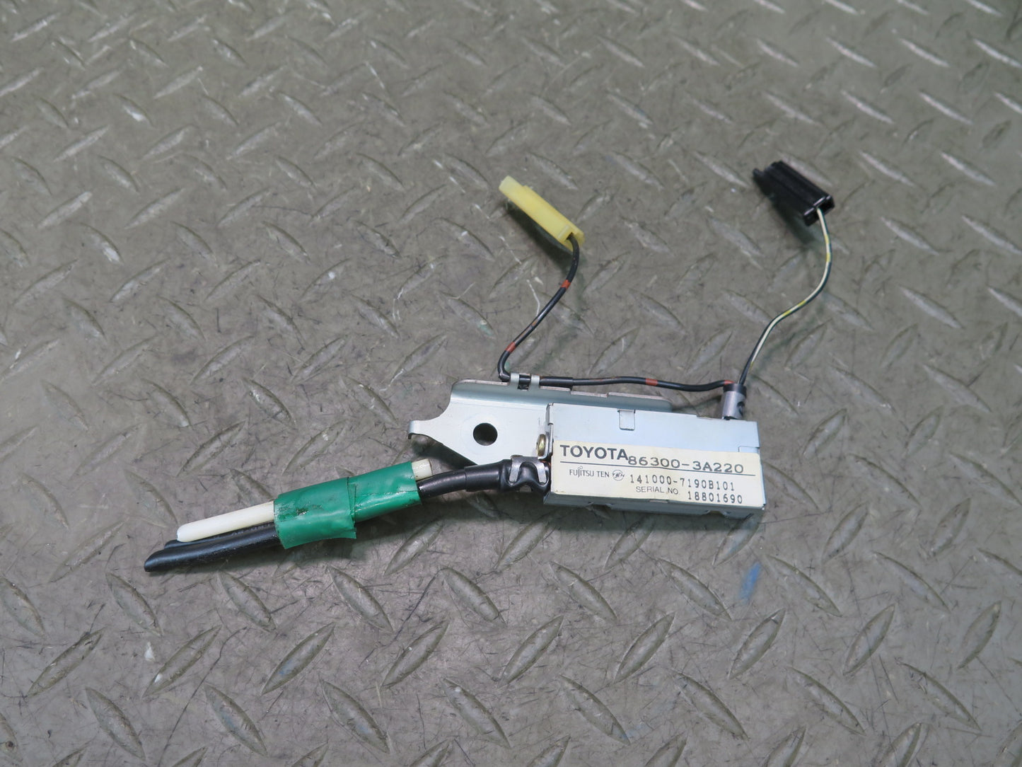 99-01 Toyota Crown JZS175 Antenna Amplifier 86300-3A220 OEM