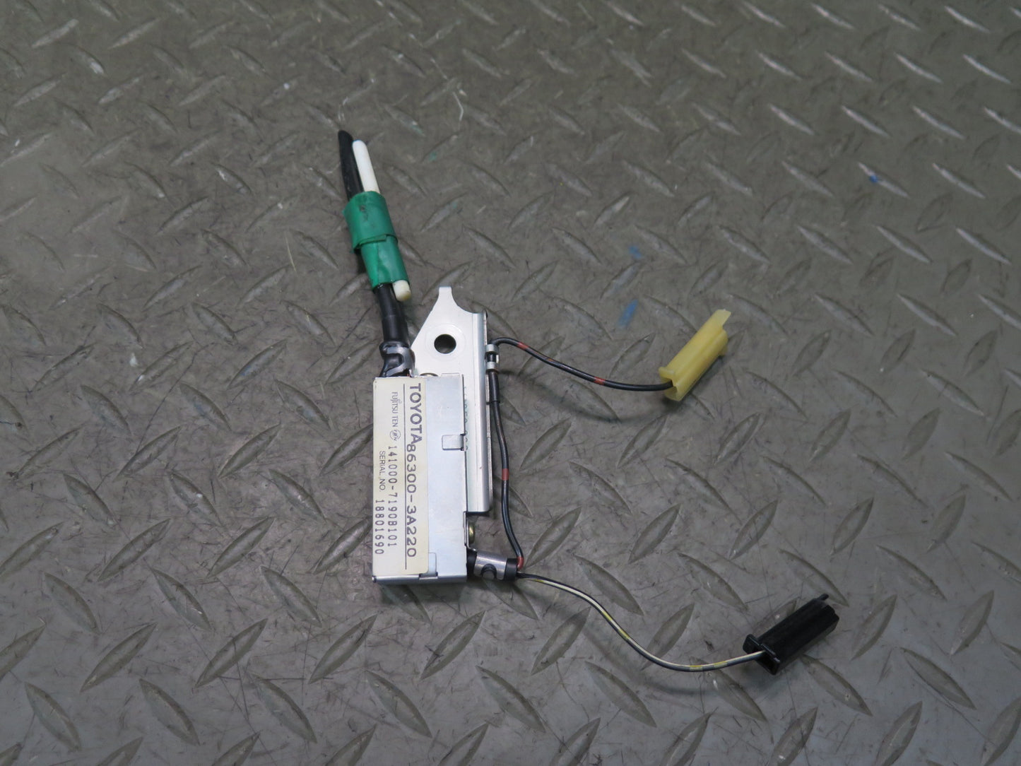 99-01 Toyota Crown JZS175 Antenna Amplifier 86300-3A220 OEM