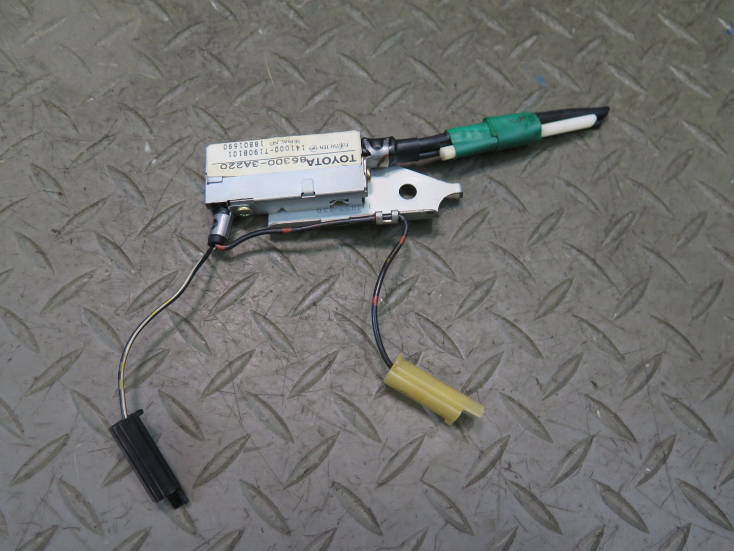 99-01 Toyota Crown JZS175 Antenna Amplifier 86300-3A220 OEM