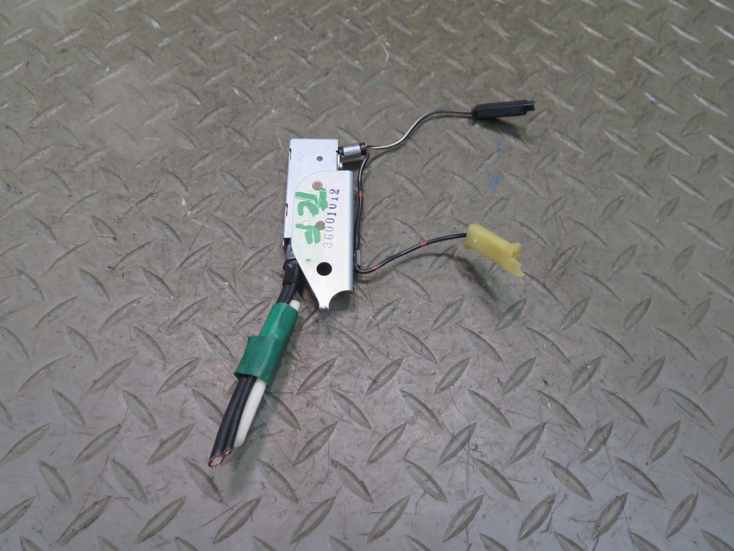 99-01 Toyota Crown JZS175 Antenna Amplifier 86300-3A220 OEM