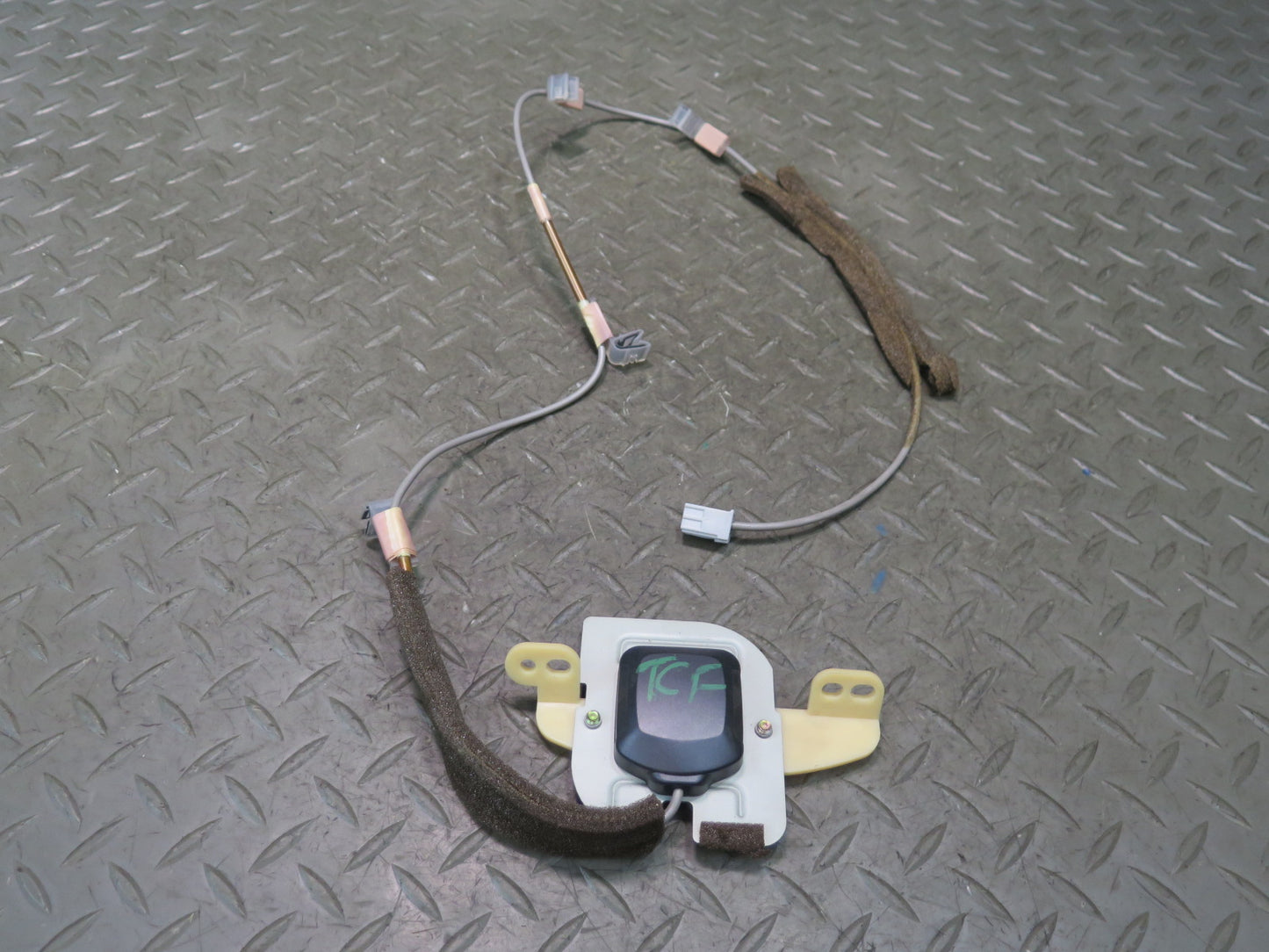 00-01 Toyota Crown JZS175 Navigation Antenna Module Unit 86860-30141 OEM