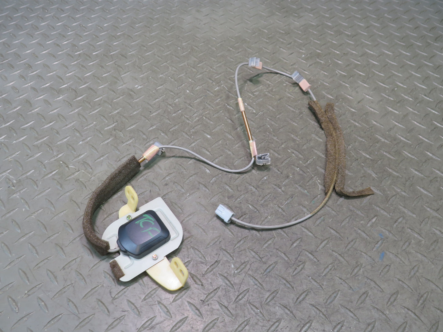 00-01 Toyota Crown JZS175 Navigation Antenna Module Unit 86860-30141 OEM