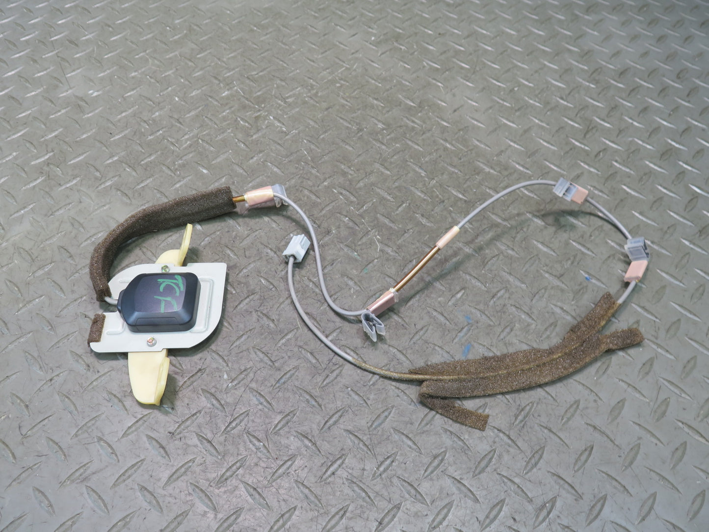 00-01 Toyota Crown JZS175 Navigation Antenna Module Unit 86860-30141 OEM