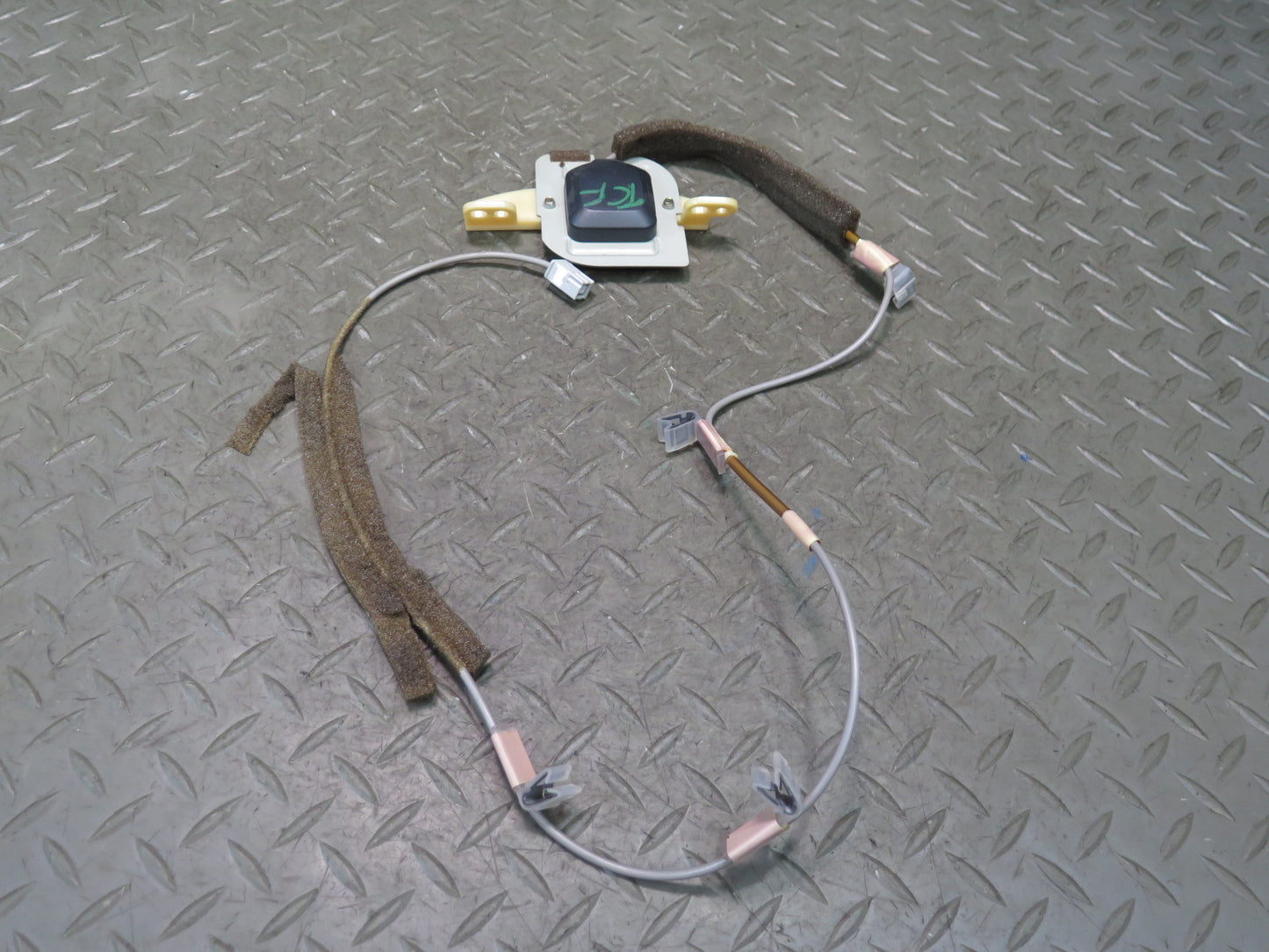 00-01 Toyota Crown JZS175 Navigation Antenna Module Unit 86860-30141 OEM