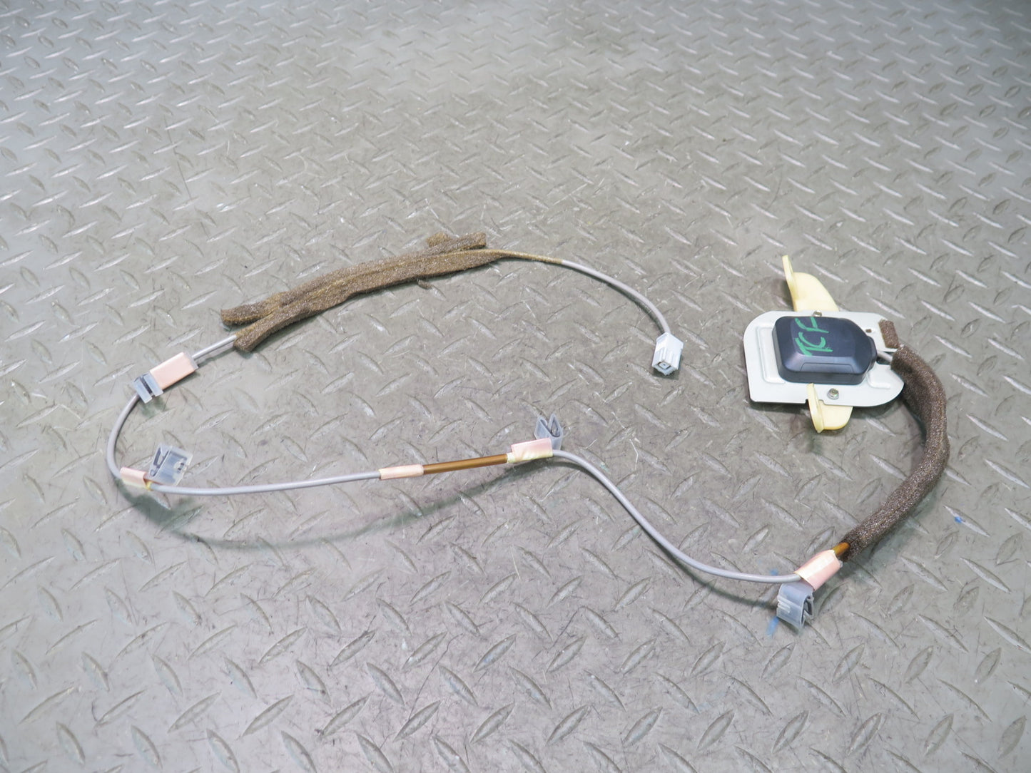 00-01 Toyota Crown JZS175 Navigation Antenna Module Unit 86860-30141 OEM
