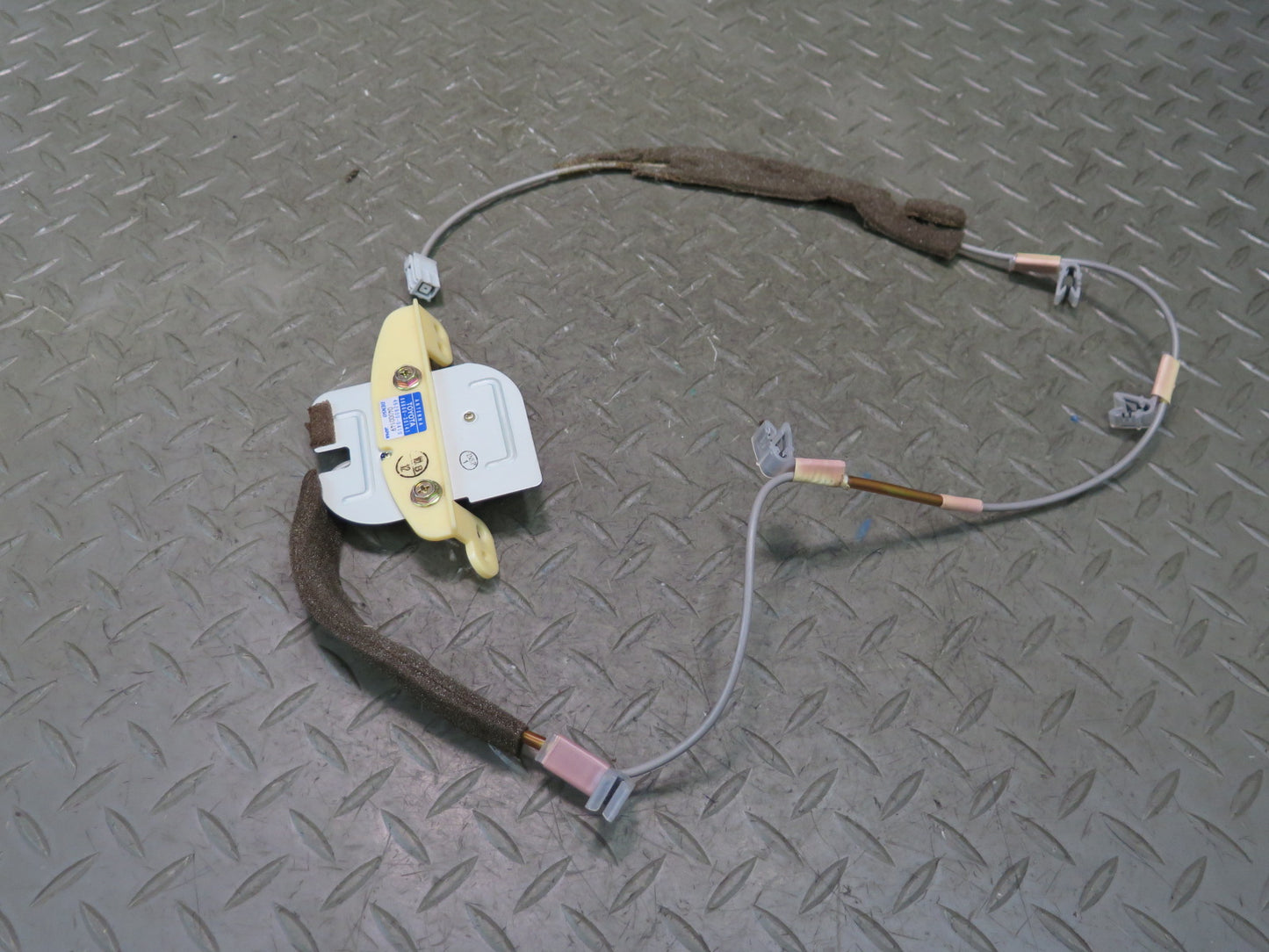00-01 Toyota Crown JZS175 Navigation Antenna Module Unit 86860-30141 OEM
