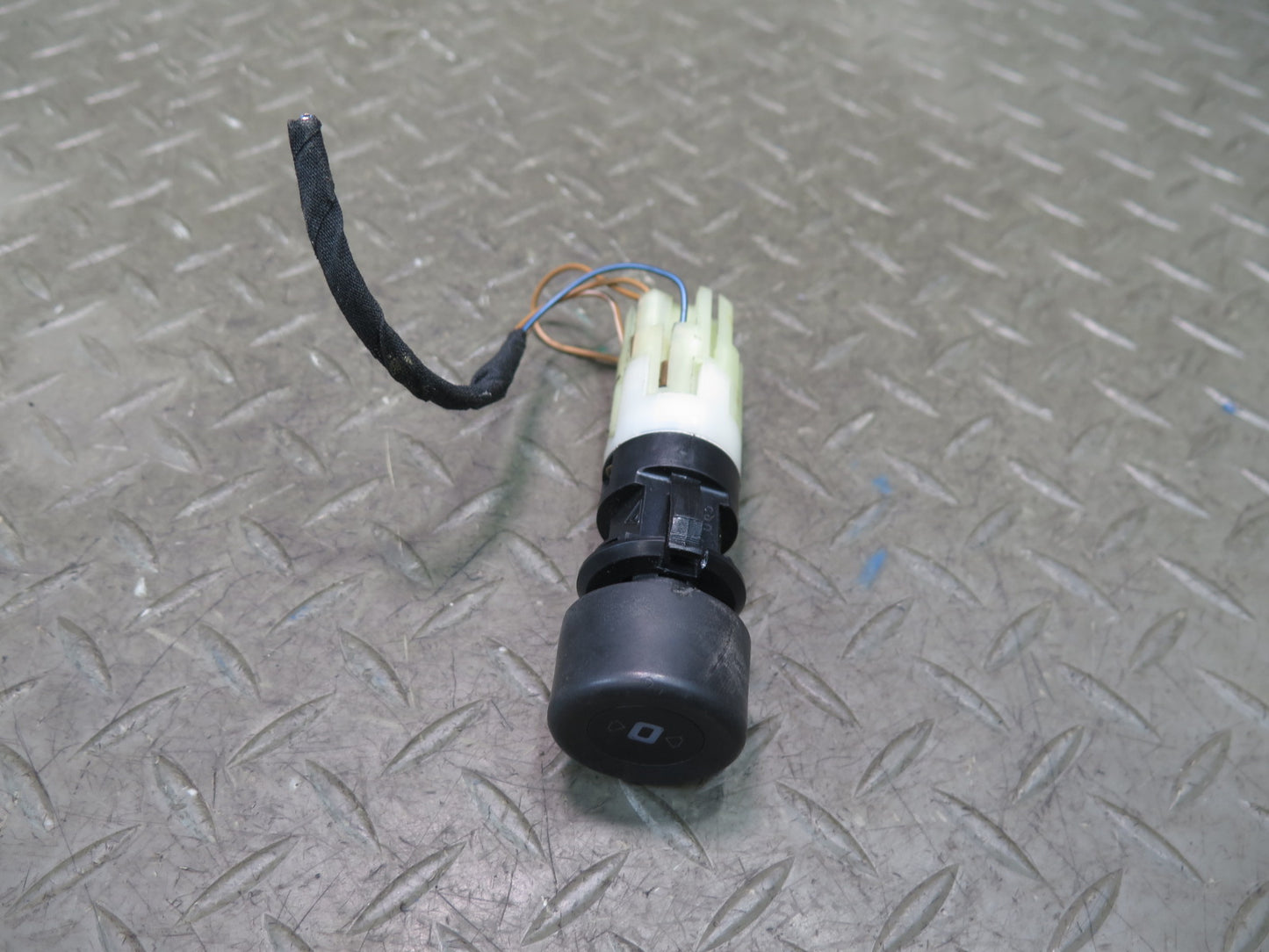1984-1991 Porsche 928 Odometer Trip Reset Button Switch 92861312500