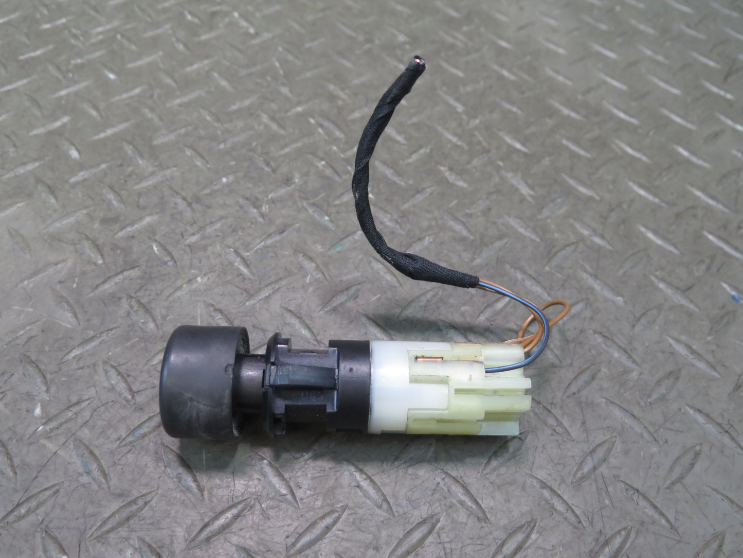 1984-1991 Porsche 928 Odometer Trip Reset Button Switch 92861312500