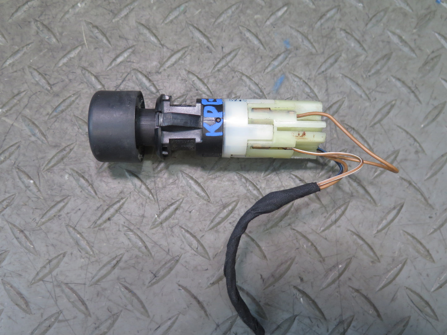 1984-1991 Porsche 928 Odometer Trip Reset Button Switch 92861312500