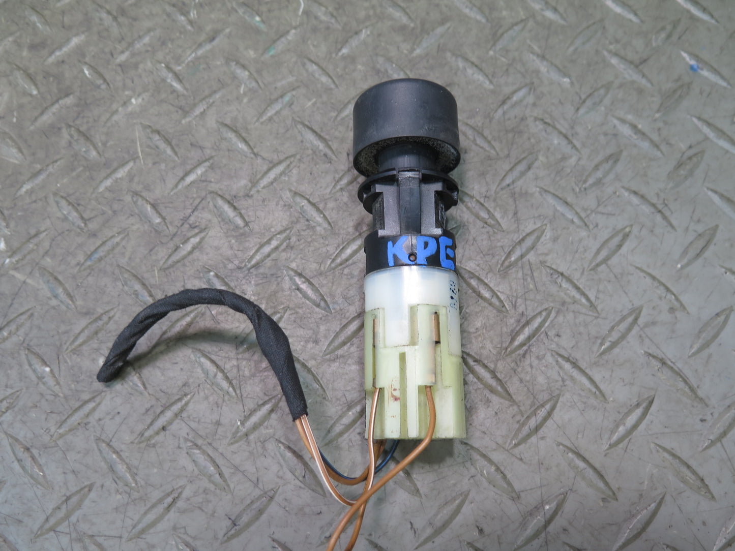 1984-1991 Porsche 928 Odometer Trip Reset Button Switch 92861312500