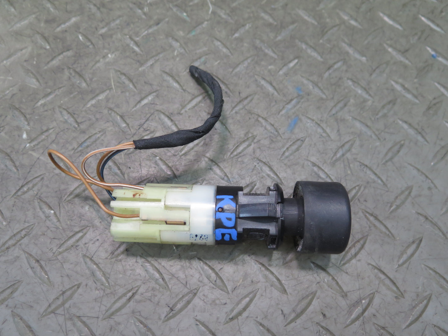 1984-1991 Porsche 928 Odometer Trip Reset Button Switch 92861312500