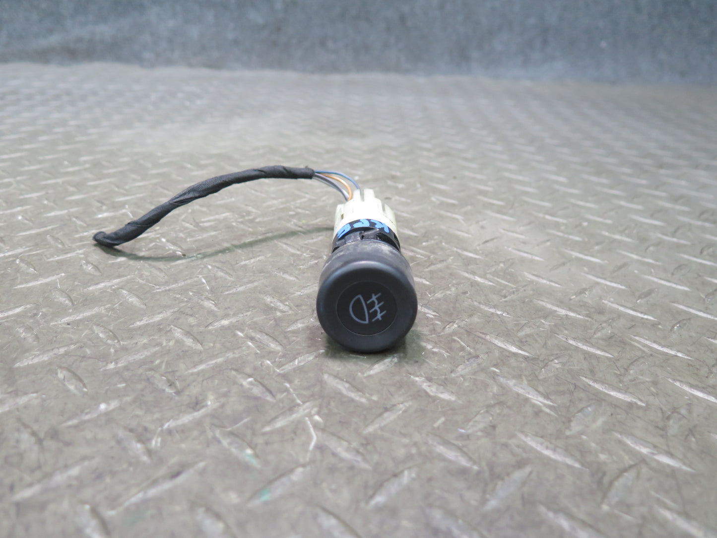 1984-1991 Porsche 928 Fog Light Lamp Button Switch 92861311100