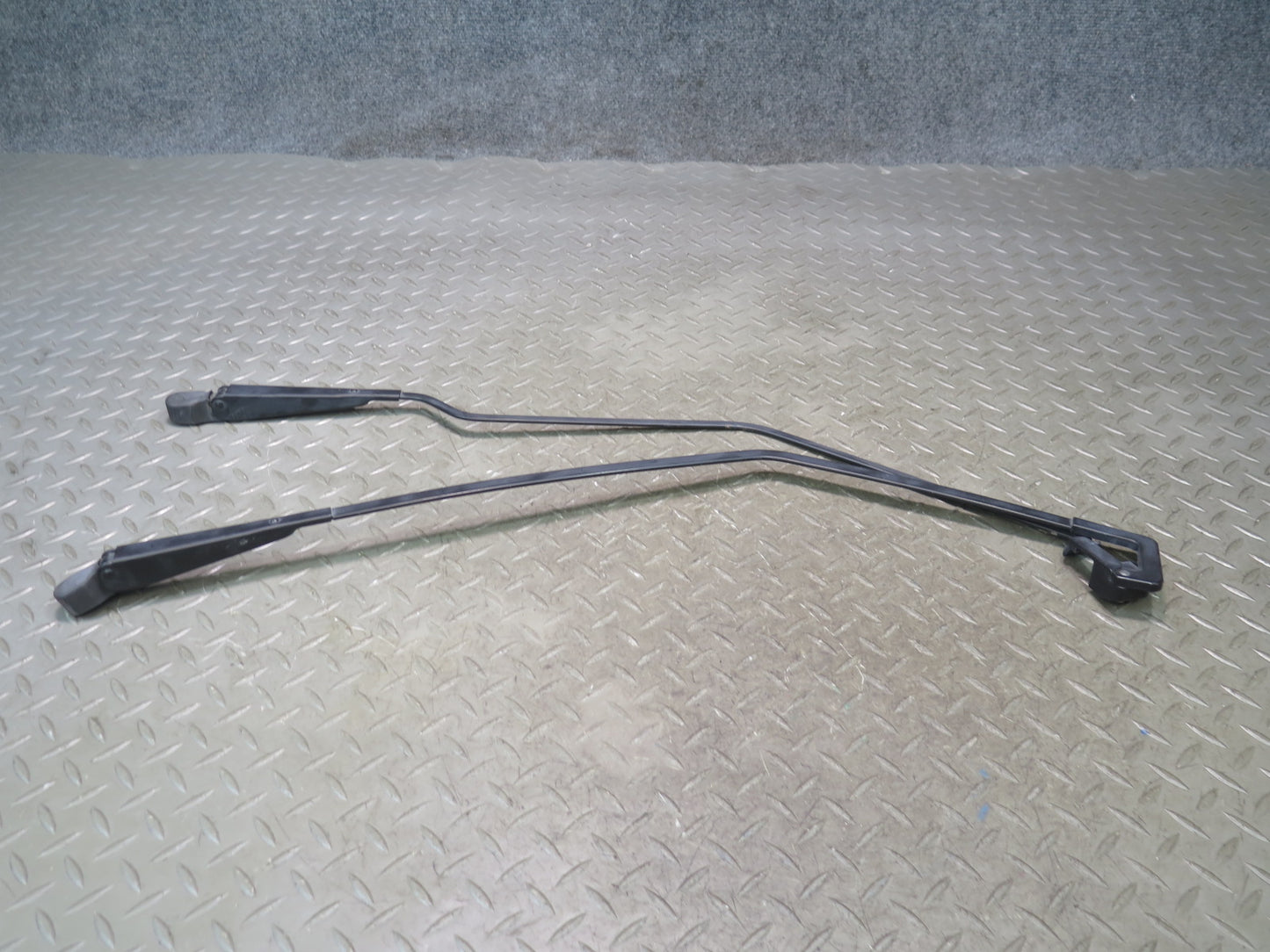 1984-1995 Porsche 928 Rear Hatch Trunk Lid Tailgate Wiper Arm