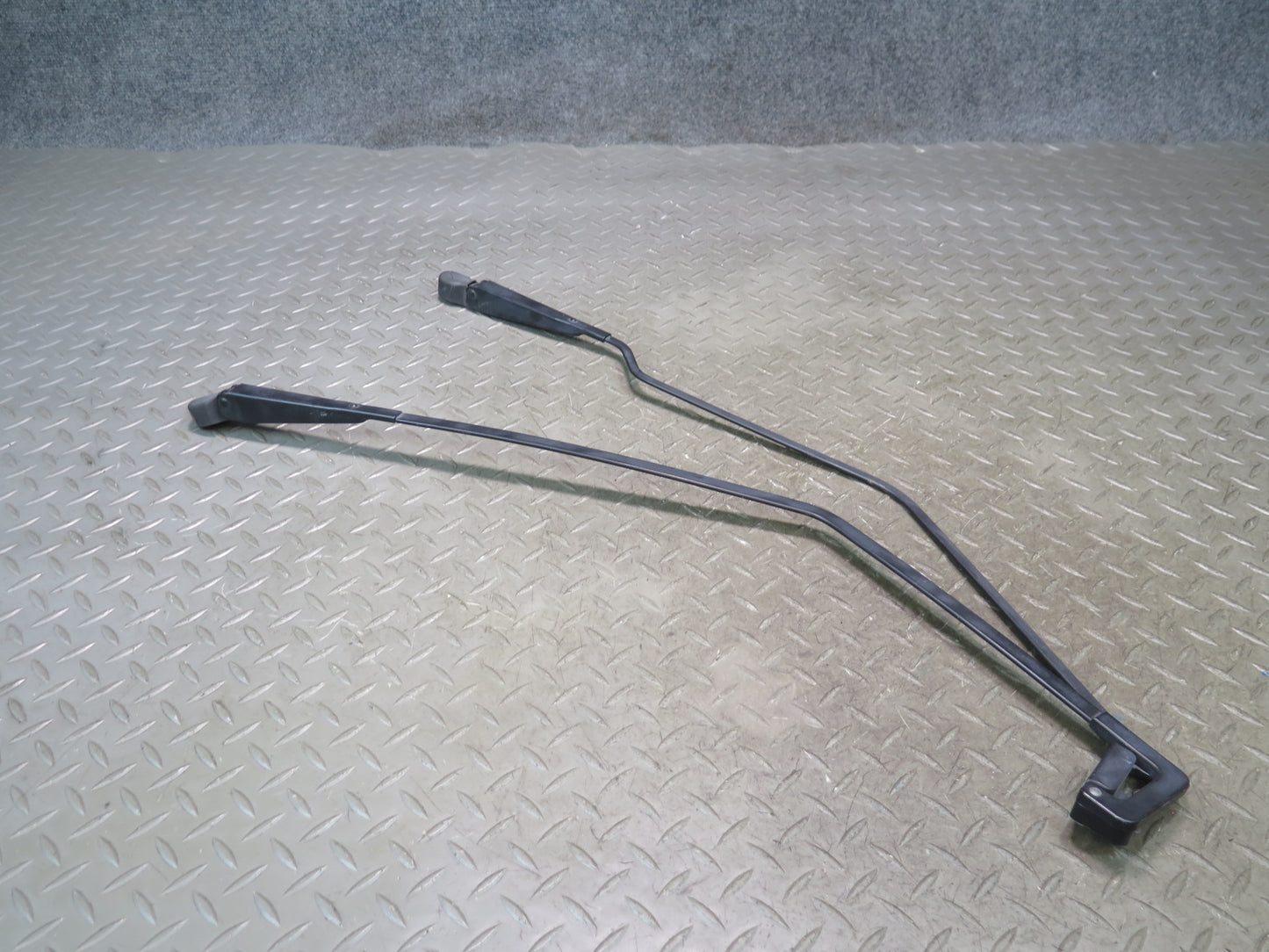 1984-1995 Porsche 928 Rear Hatch Trunk Lid Tailgate Wiper Arm