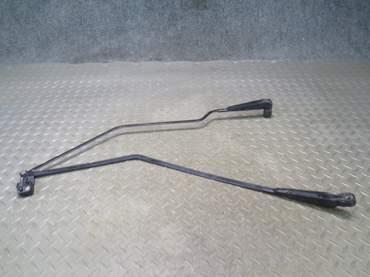 1984-1995 Porsche 928 Rear Hatch Trunk Lid Tailgate Wiper Arm