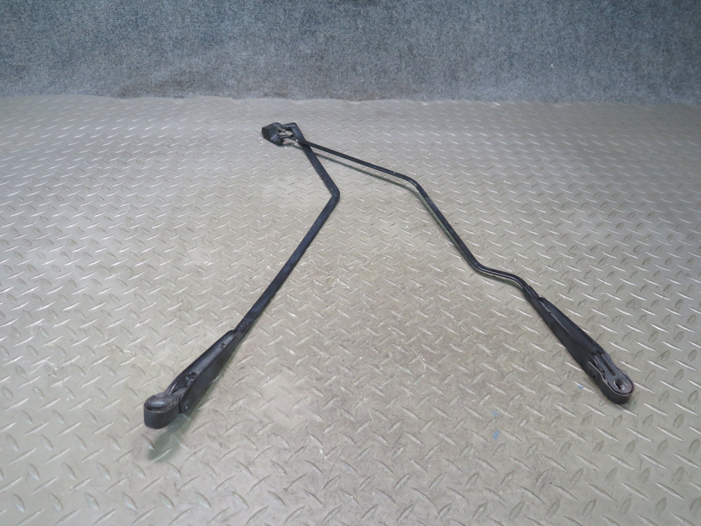 1984-1995 Porsche 928 Rear Hatch Trunk Lid Tailgate Wiper Arm
