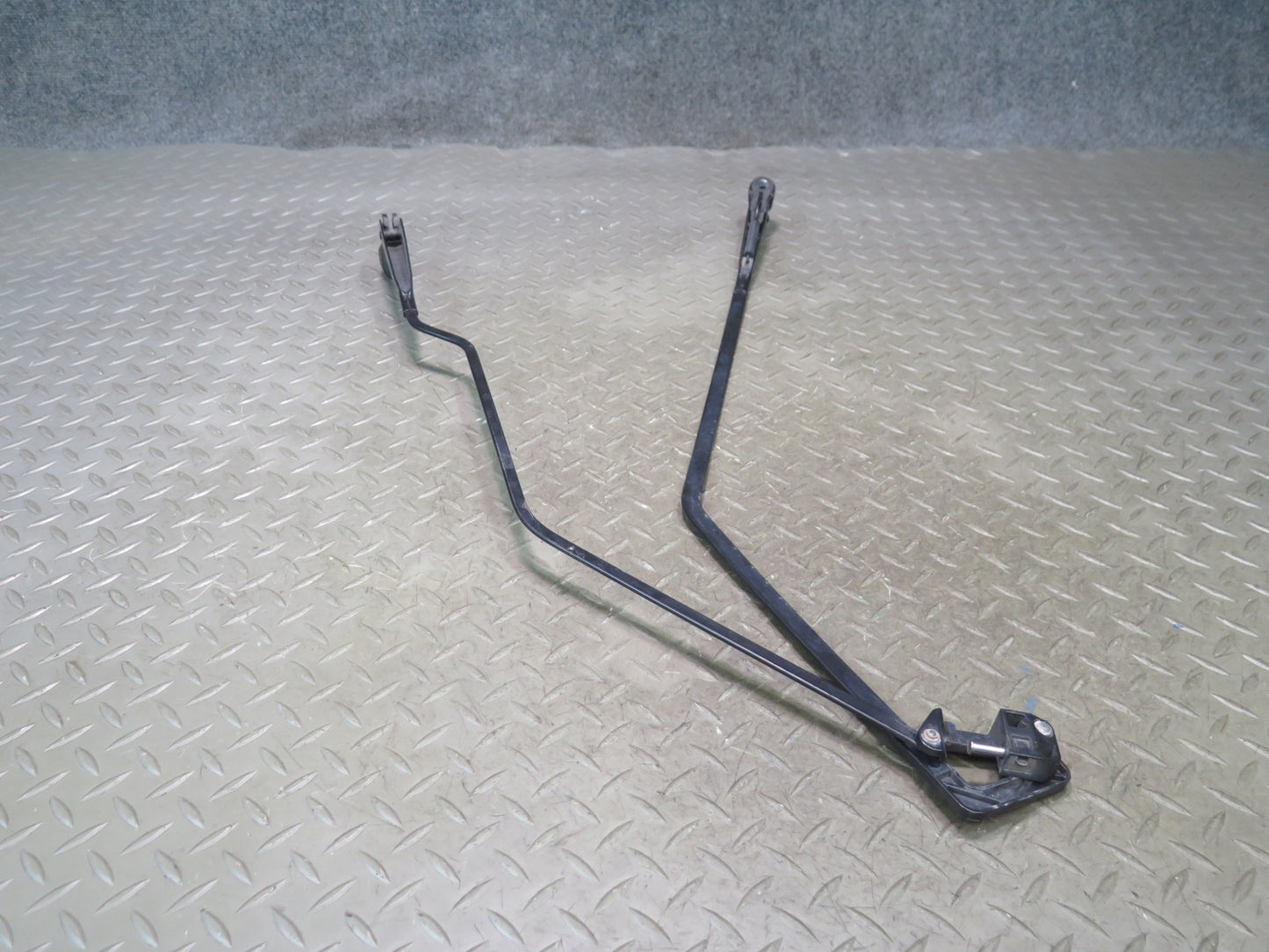 1984-1995 Porsche 928 Rear Hatch Trunk Lid Tailgate Wiper Arm