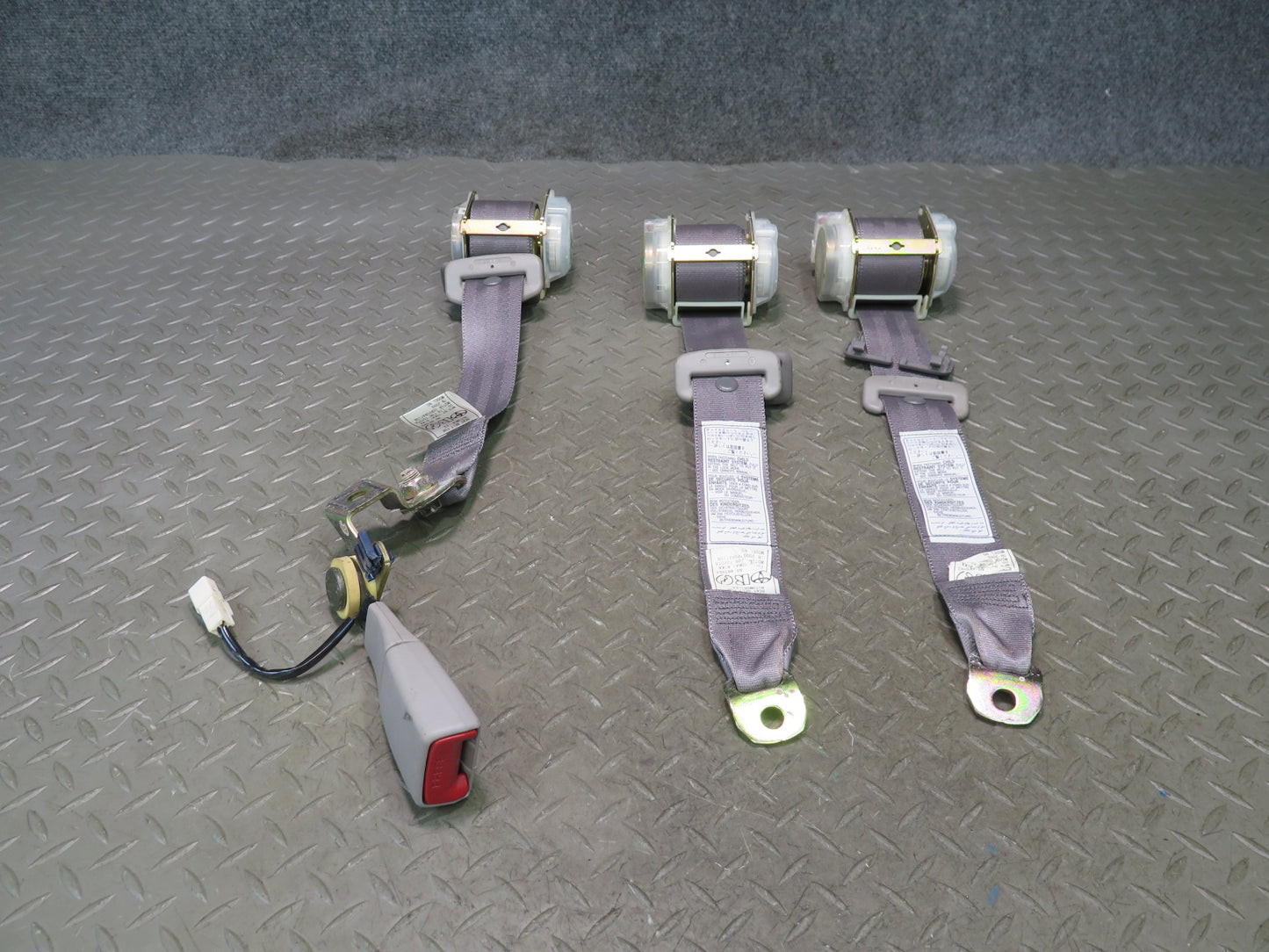 99-01 TOYOTA CROWN JZS175 3PCS REAR SEATBELT RETRACTORS & SEATBELT BUCKLE SET OEM