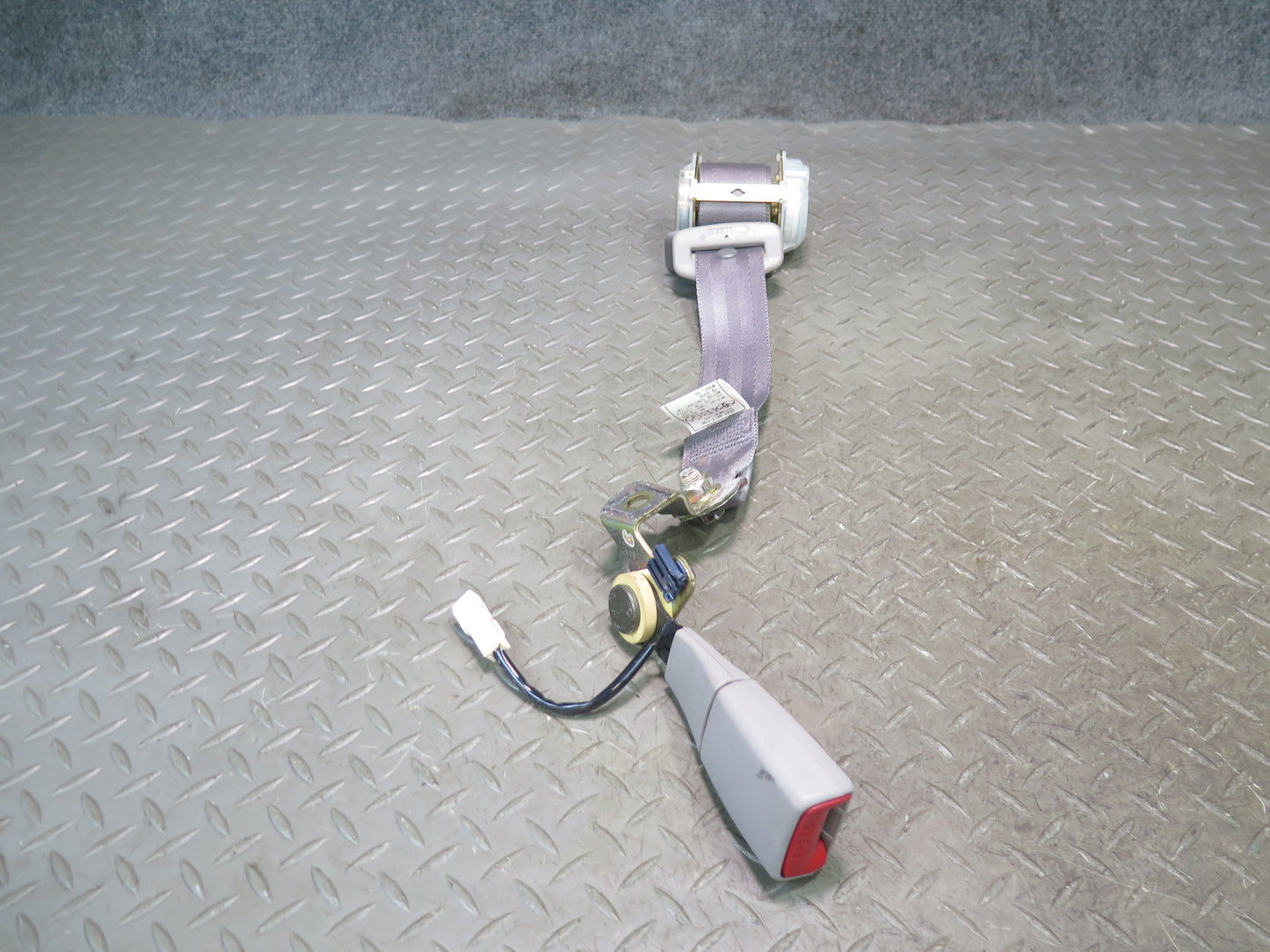 99-01 TOYOTA CROWN JZS175 3PCS REAR SEATBELT RETRACTORS & SEATBELT BUCKLE SET OEM