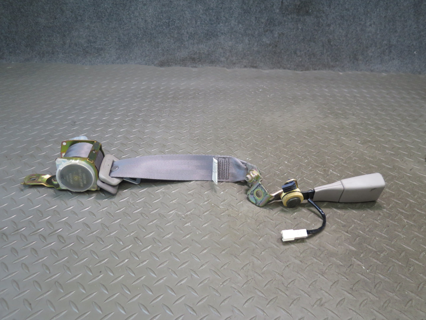 99-01 TOYOTA CROWN JZS175 3PCS REAR SEATBELT RETRACTORS & SEATBELT BUCKLE SET OEM