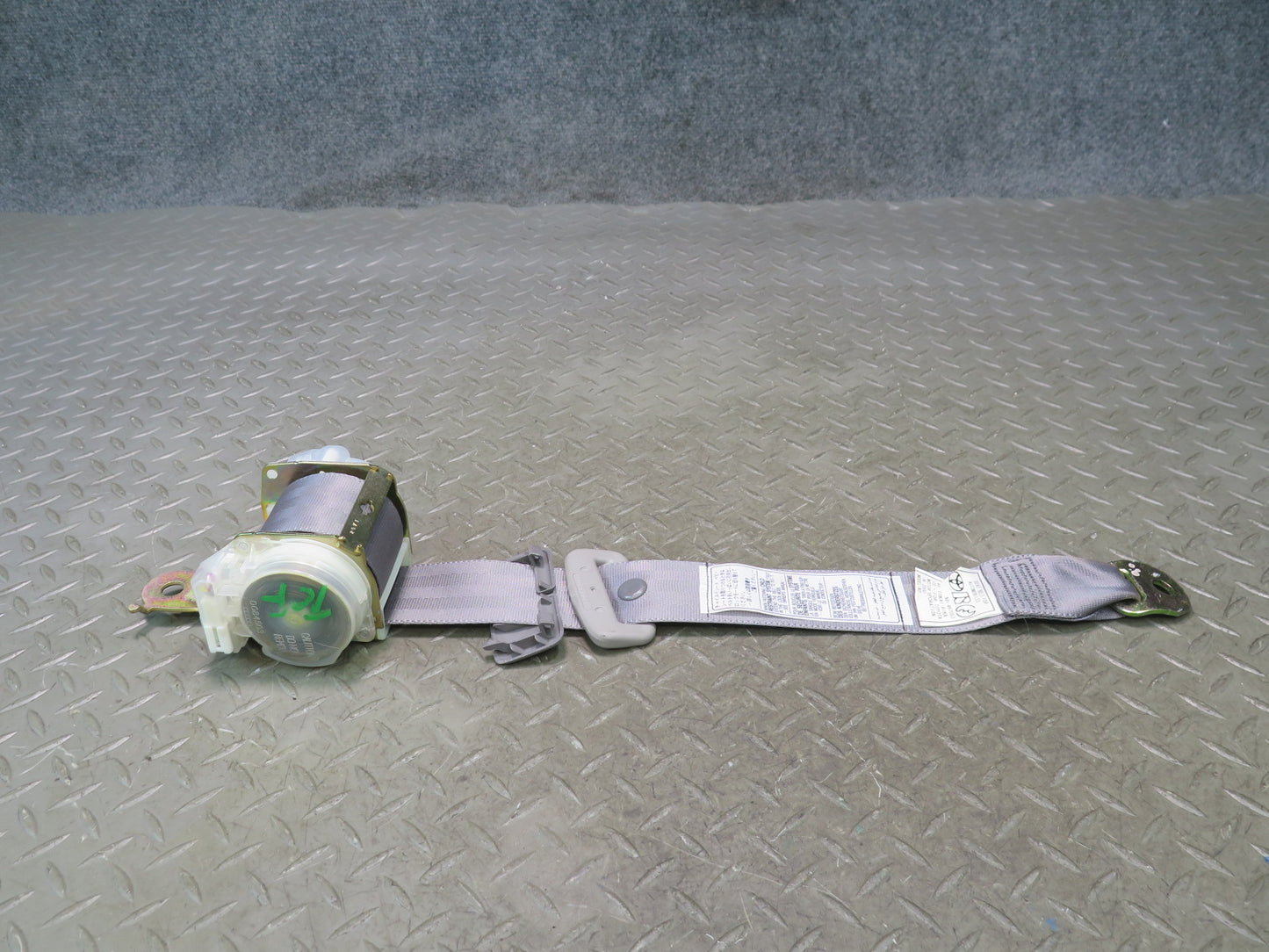 99-01 TOYOTA CROWN JZS175 3PCS REAR SEATBELT RETRACTORS & SEATBELT BUCKLE SET OEM